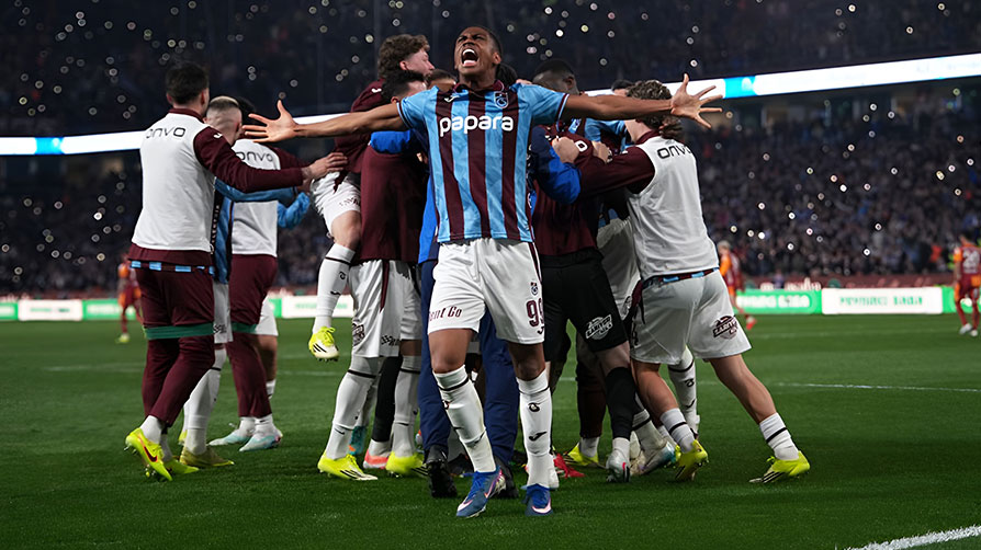 Zirveye yarışında ortalık karıştı! Trabzonspor, Galatasaray'ın 1 puan gerisinde