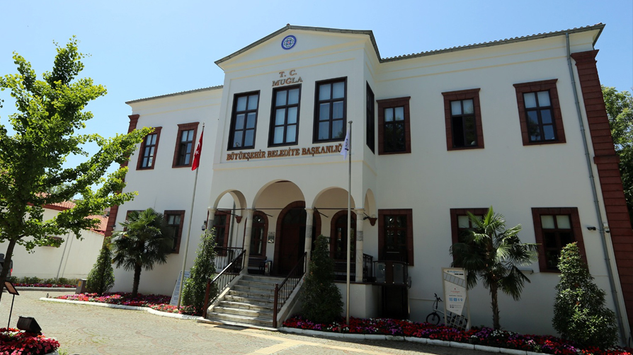 CHP'li belediyede taciz skandalı... İş başvurusunda genç kıza uygunsuz mesaj