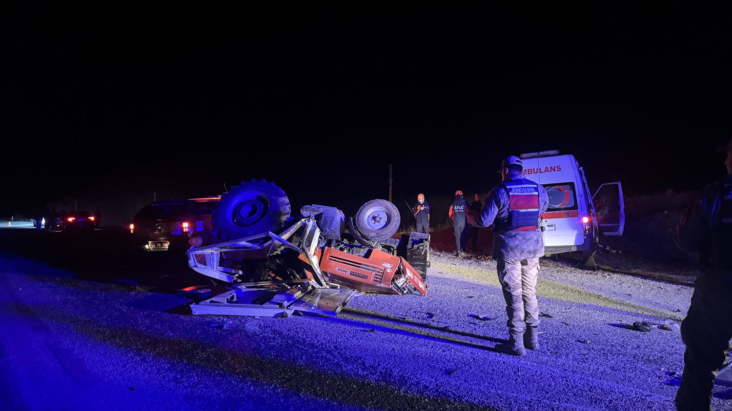 Erzurum'da feci kaza: Ambulans ile traktör çarpıştı