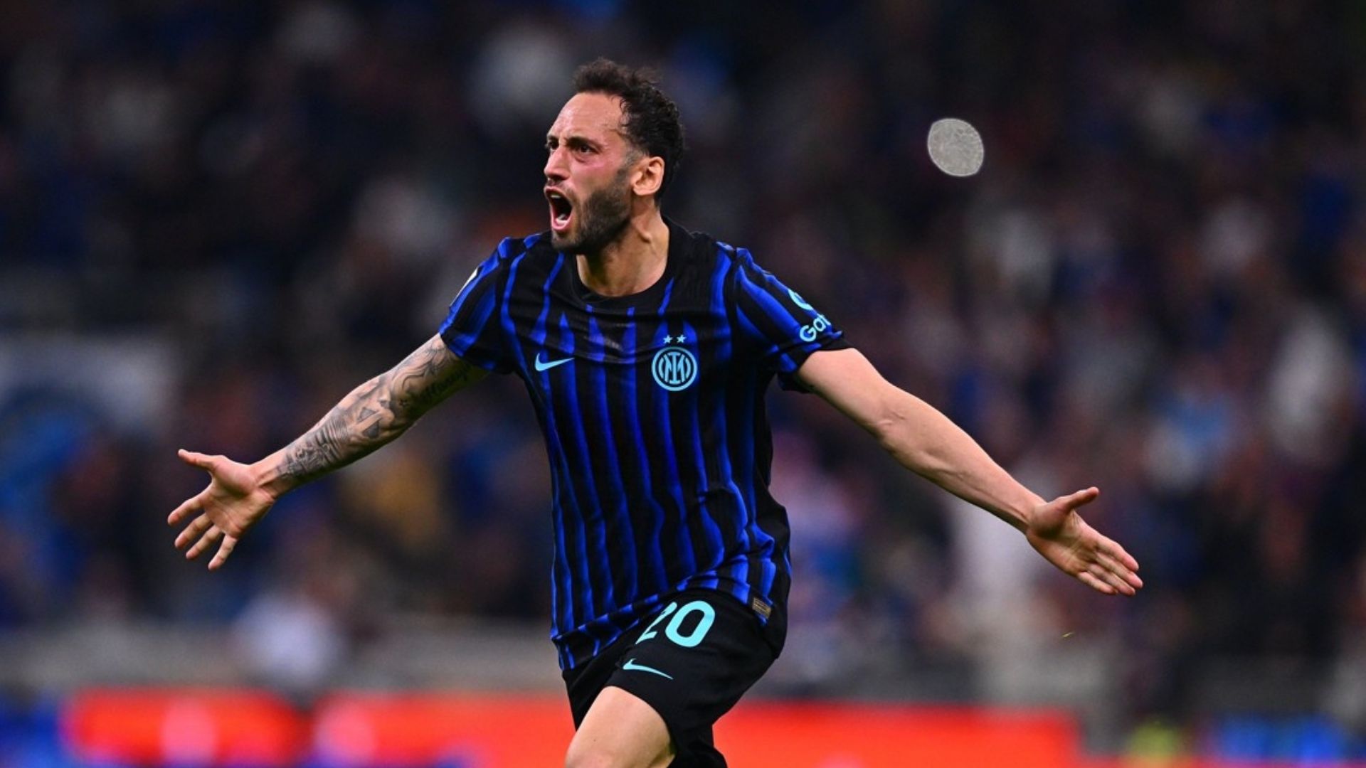 Hakan Çalhanoğlu'nun yıldızlaştığı maçta Inter, Roma'yı devirdi