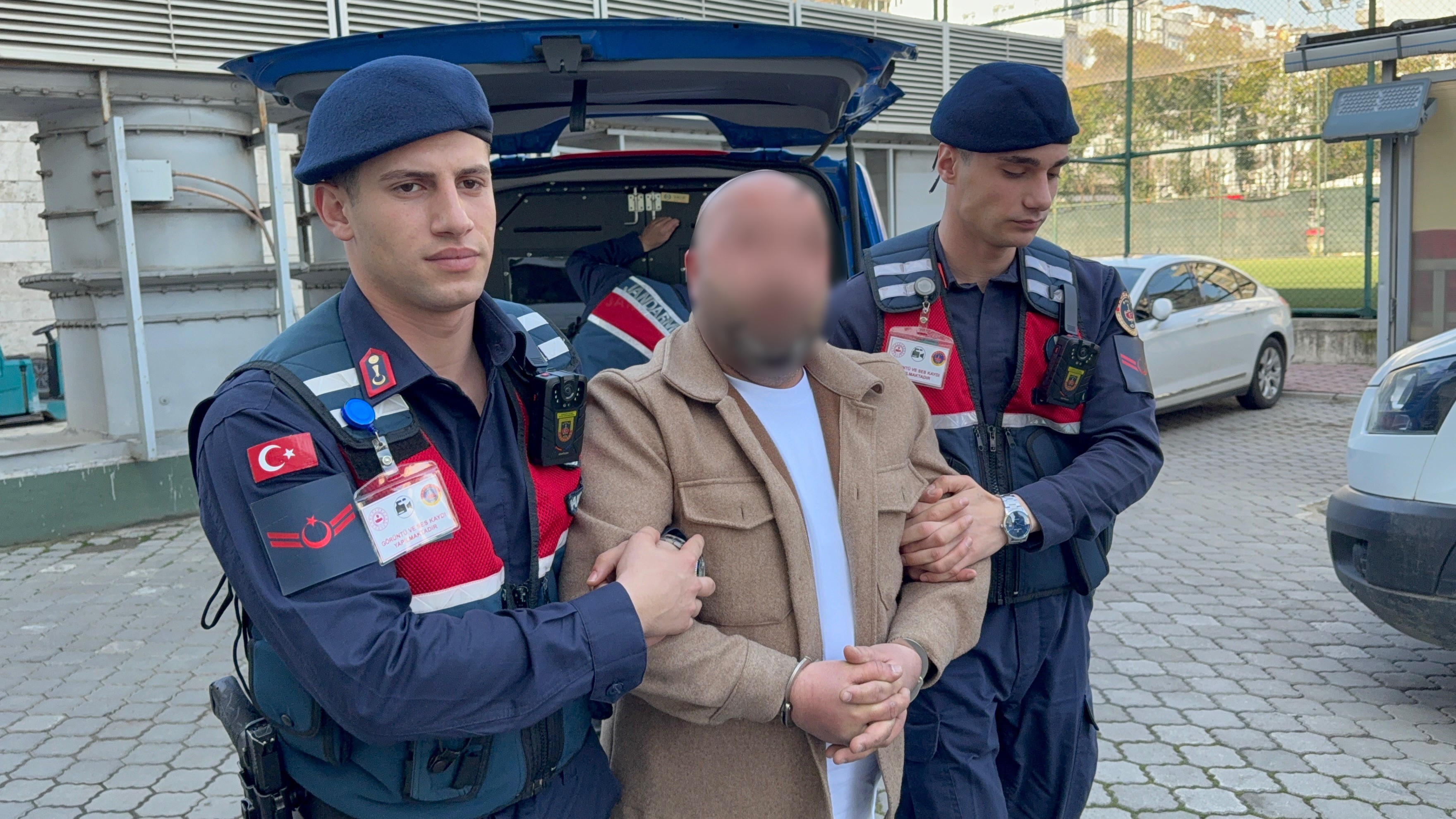 Komşularına ateş açtı: Saldırganın savunması pes ettirdi