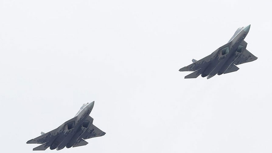 Ruslar satmaya kıyamıyordu! 20 adet Su-57 savaş uçağı havalimanına geldi