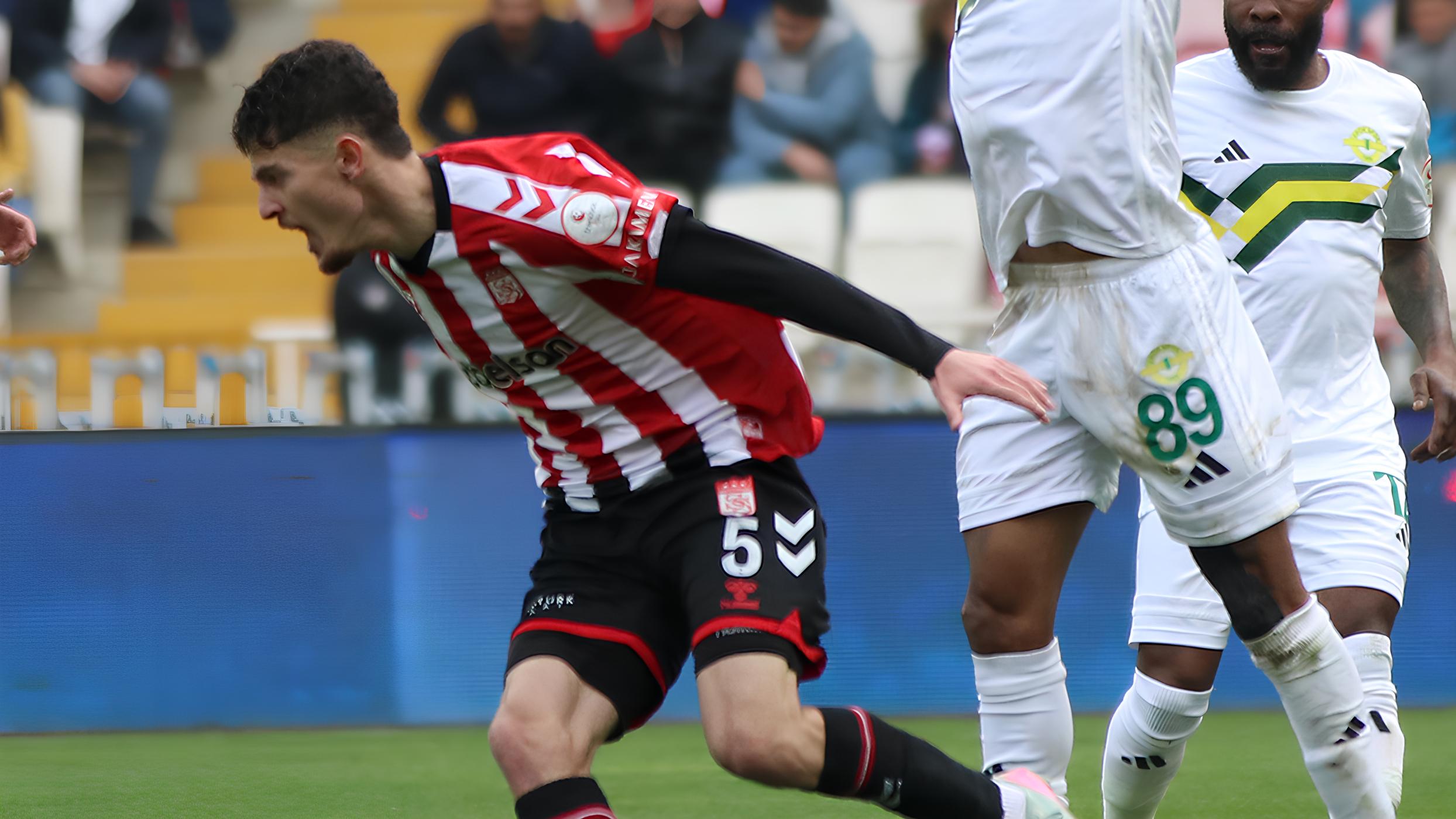 Sivasspor'da Emirhan Başyiğit'in sakatlığı belli oldu