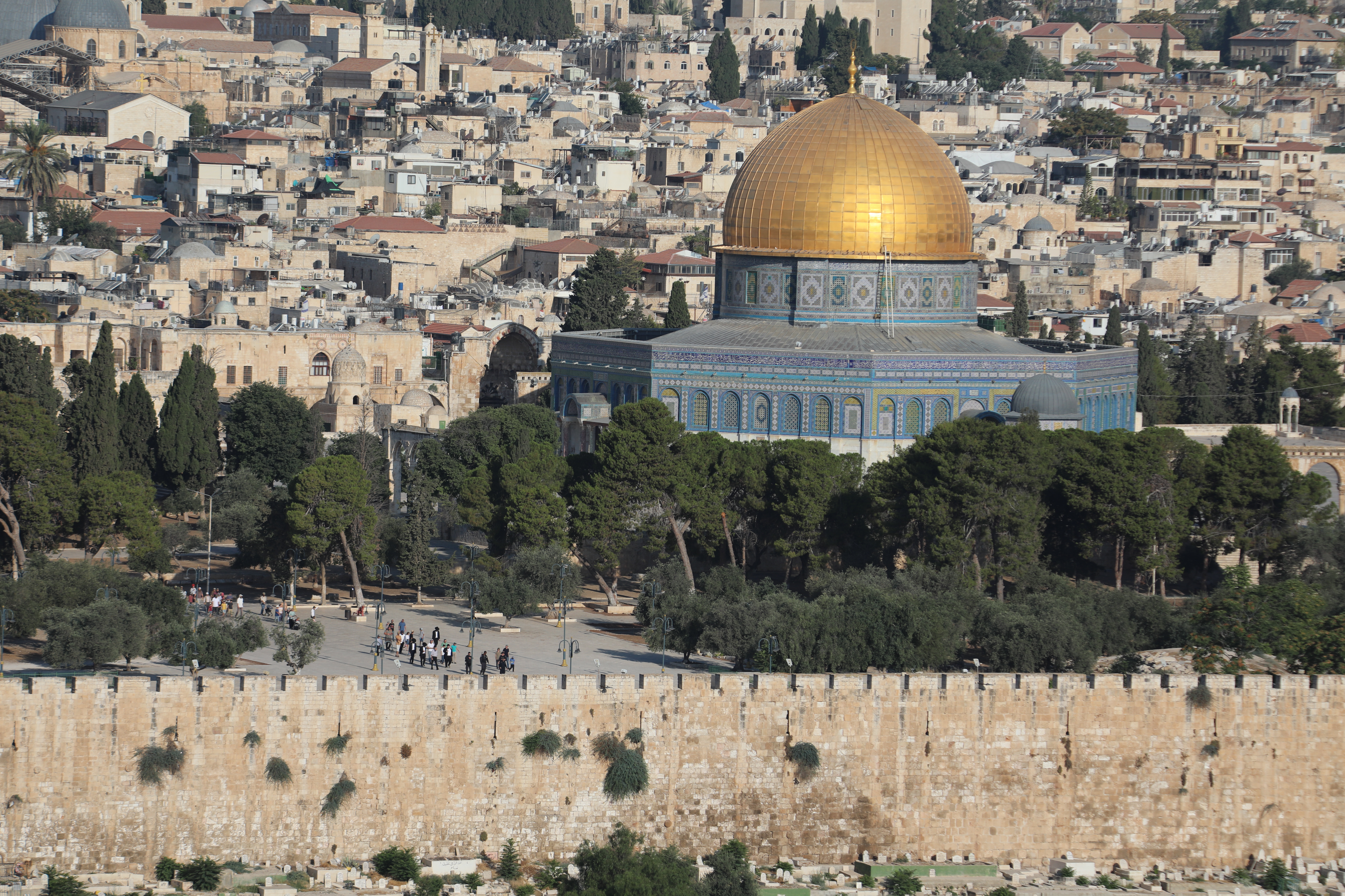 Soykırımcılardan alçak provokasyon: Mescid-i Aksa'ya baskın düzenlediler