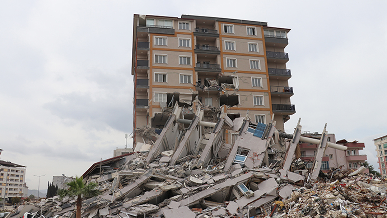 Depremde 87 kişi can vermişti:  Hünkar Apartmanı davası ertelendi