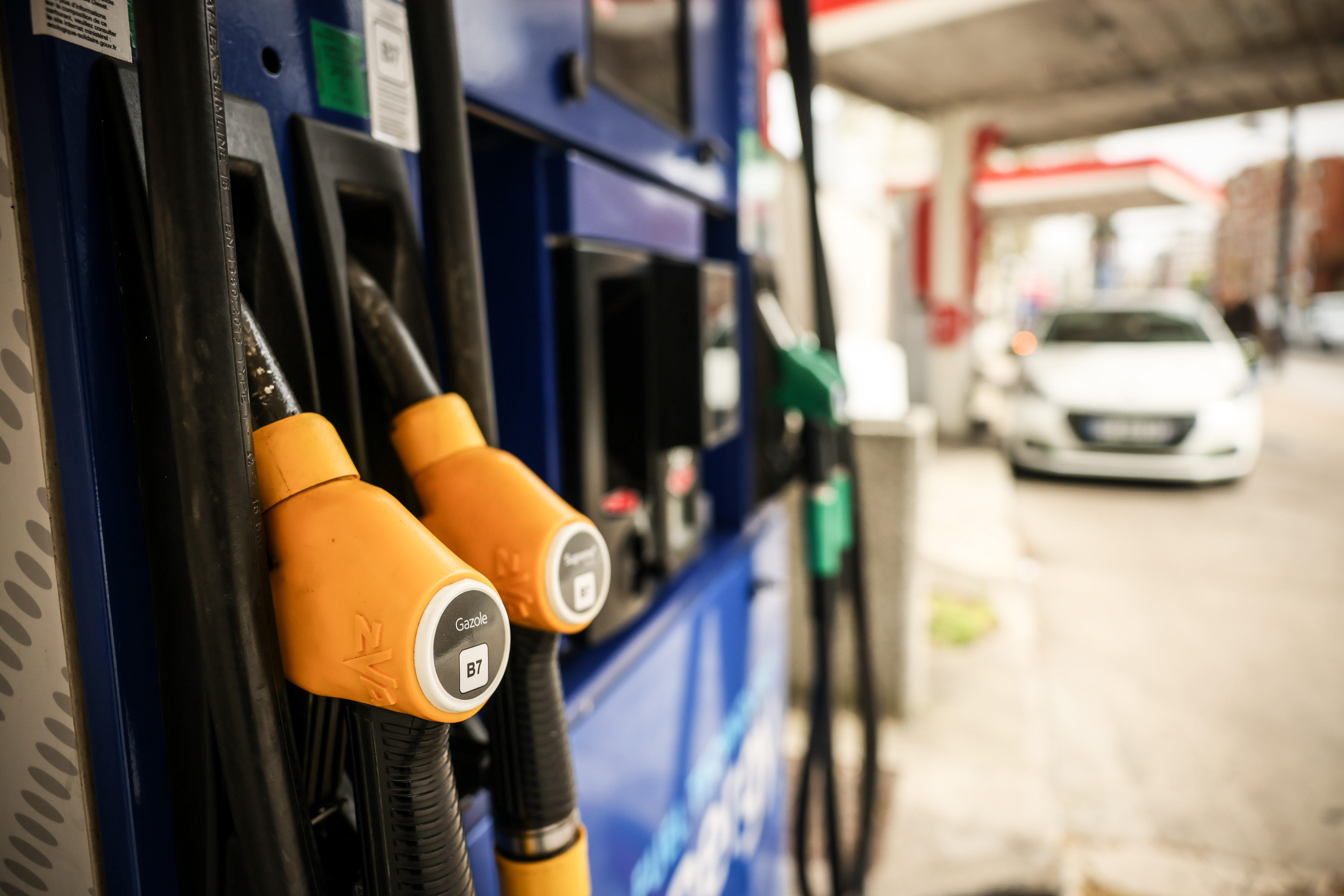 Enerji krizi Fransa'yı vurdu: Akaryakıt istasyonları boş kaldı