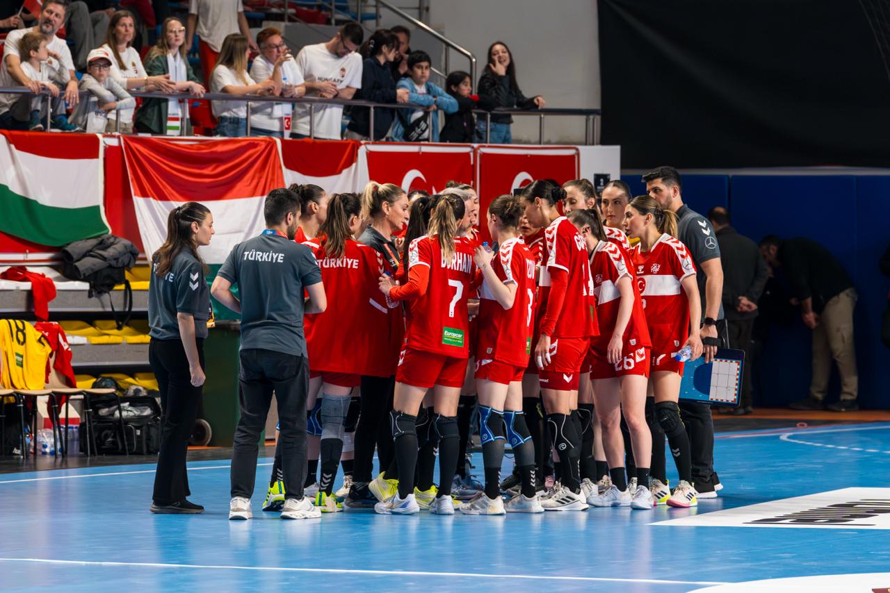 A Milli Kadın Hentbol Takımı Macaristan'a mağlup