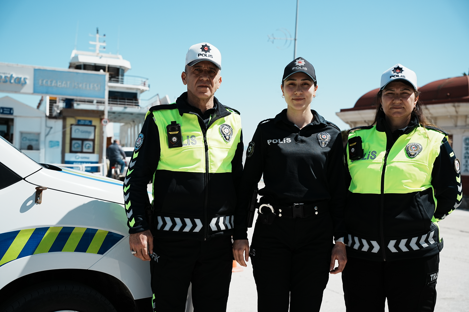 Aile boyu asayiş berkemal! Meslektaş kızları ile beraber görev yapıyorlar