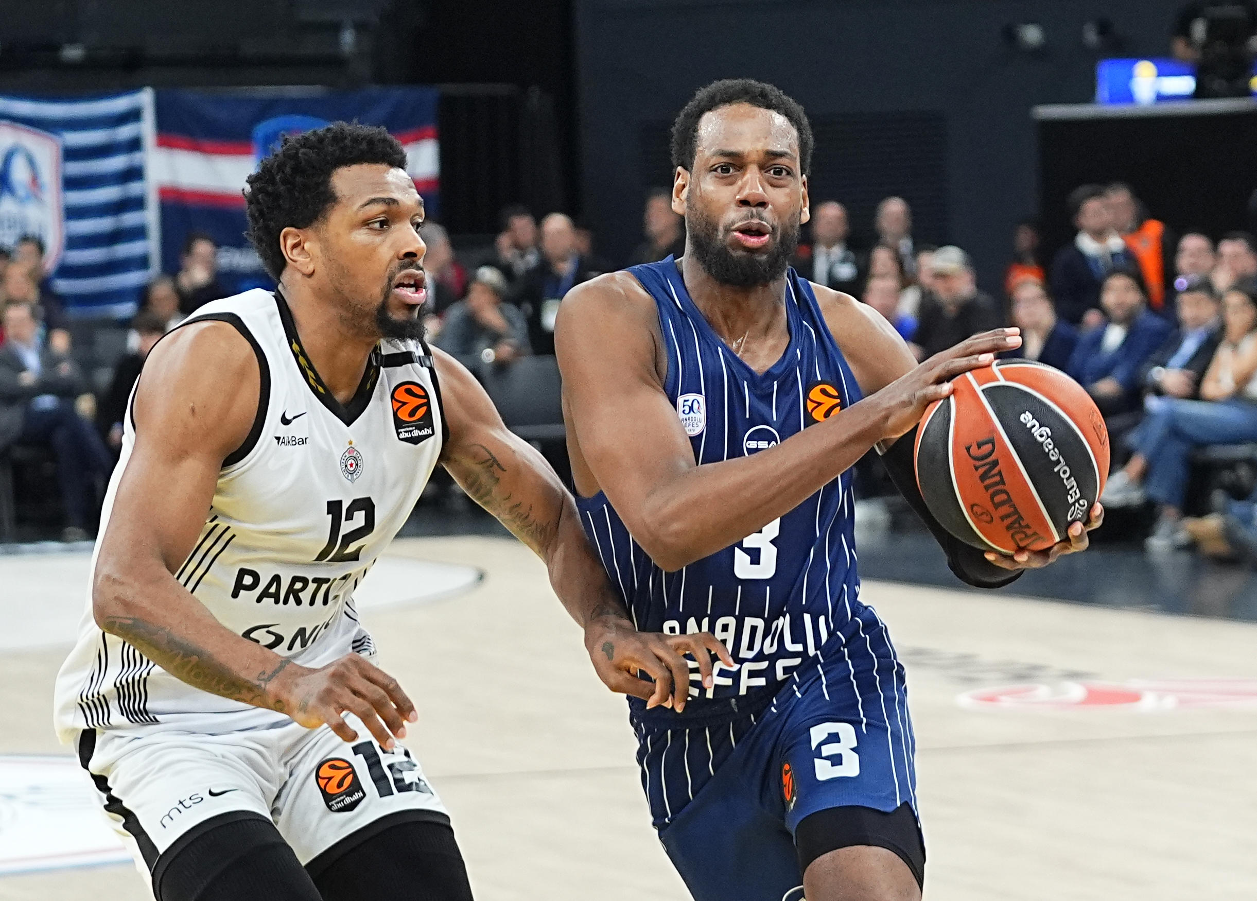 Anadolu Efes, Partizan'ı uzatmada geçti