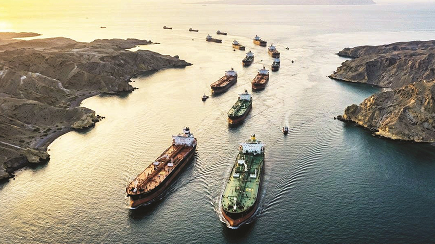 Hürmüz Boğazı geçişlere açıldı... 