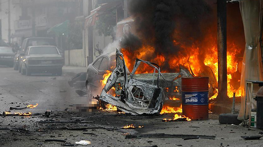 Katil İsrail sivilleri hedef alıyor! Lübnan'da hastaneyi bombaladı