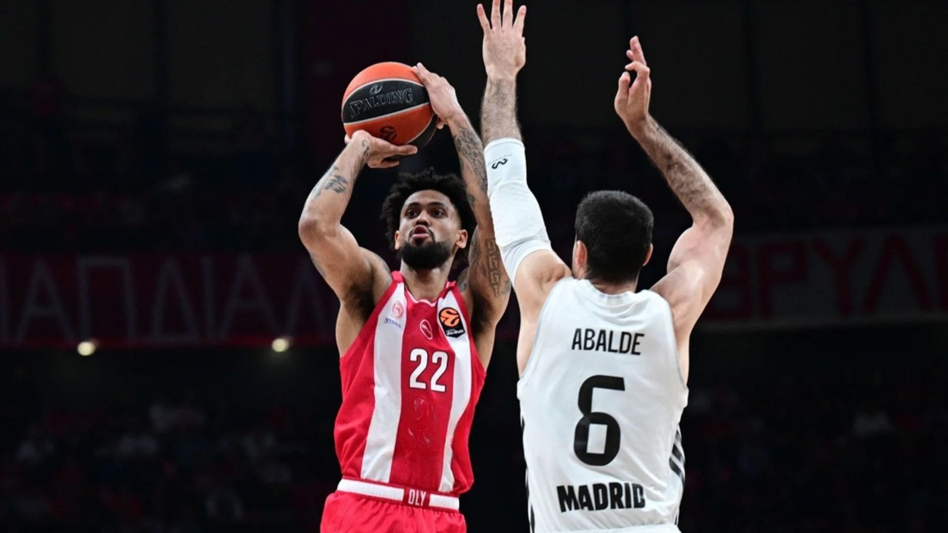 Olympiakos, Real Madrid'i devirdi: Play-off'u garantiledi