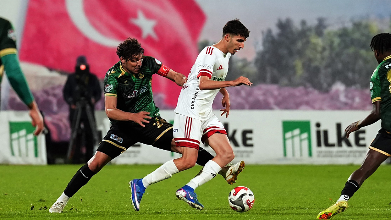 Ümraniyespor, Sakaryaspor'u mağlup etti