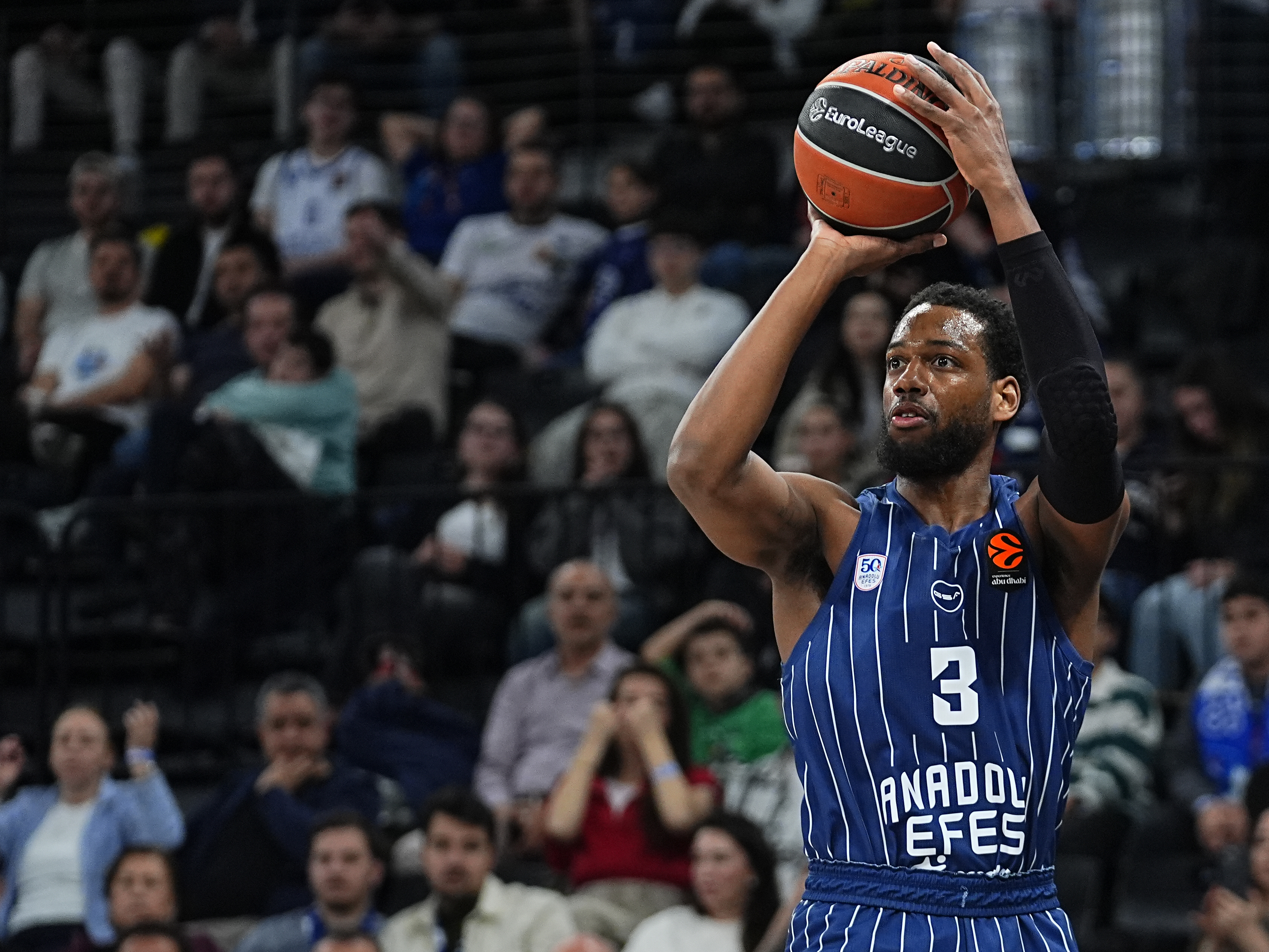 Anadolu Efes yarın Dubai Basketbol'a konuk olacak