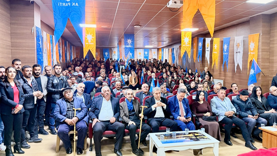 Topluca AK Parti'ye katıldılar: Gelecek Partisi'nde istifa depremi