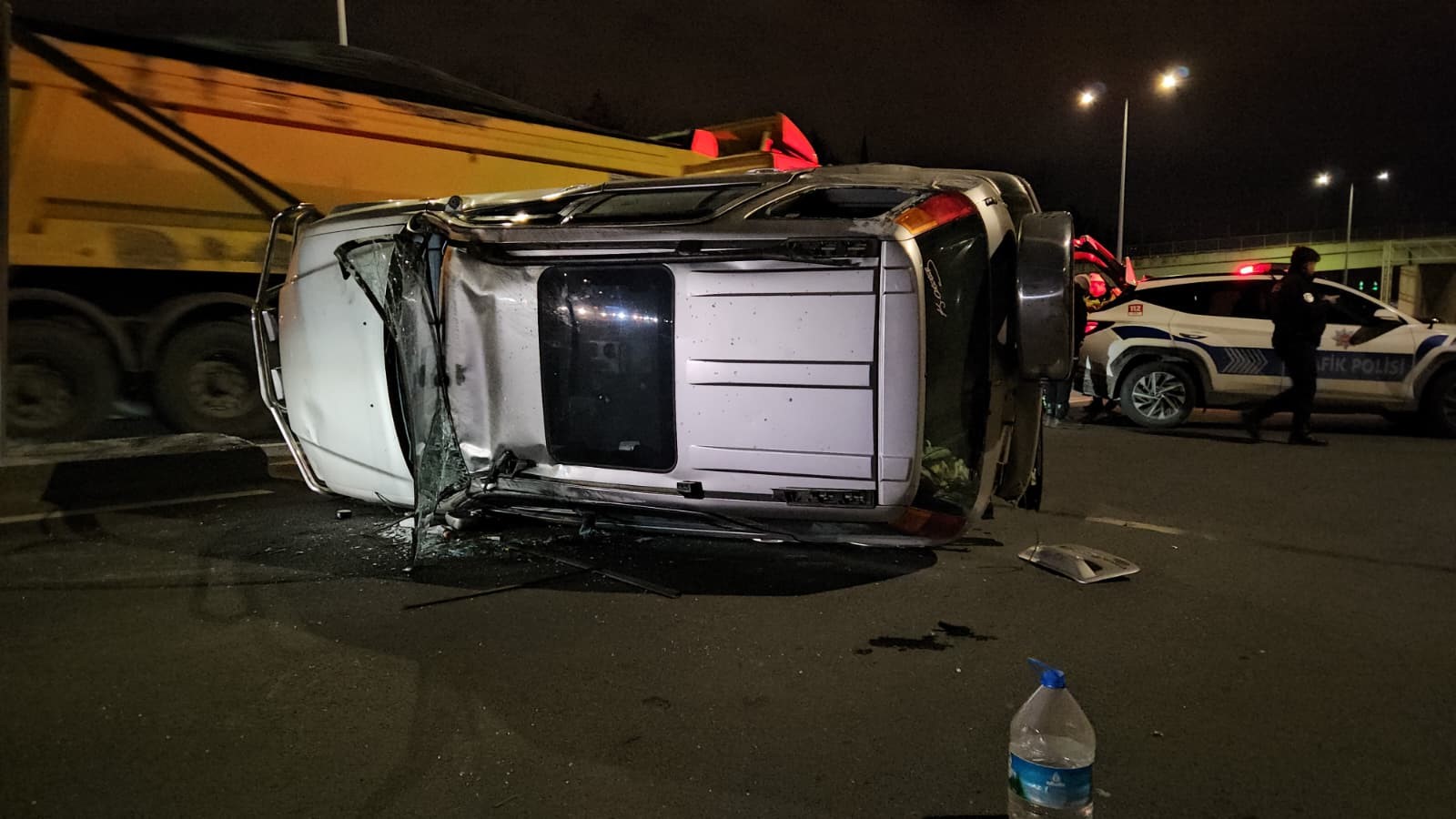 Alkollü sürücü viyadükte kazaya neden oldu