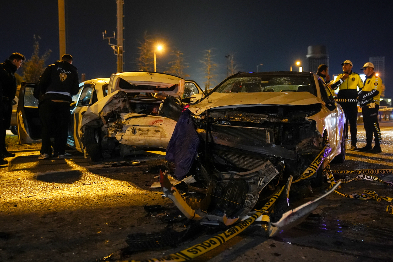 Emniyet şeridinde aracından inen sürücü hayatını kaybetti