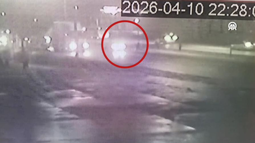 Karşıdan karşıya geçerken düşürdü... Geri dönüp alırken facia