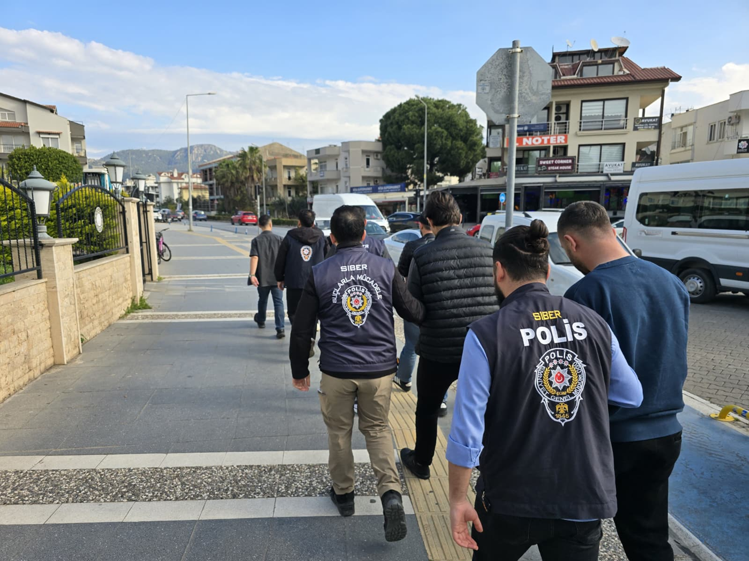 Sahte bungalov ilanlarıyla vurgun! 3 kişi tutuklandı