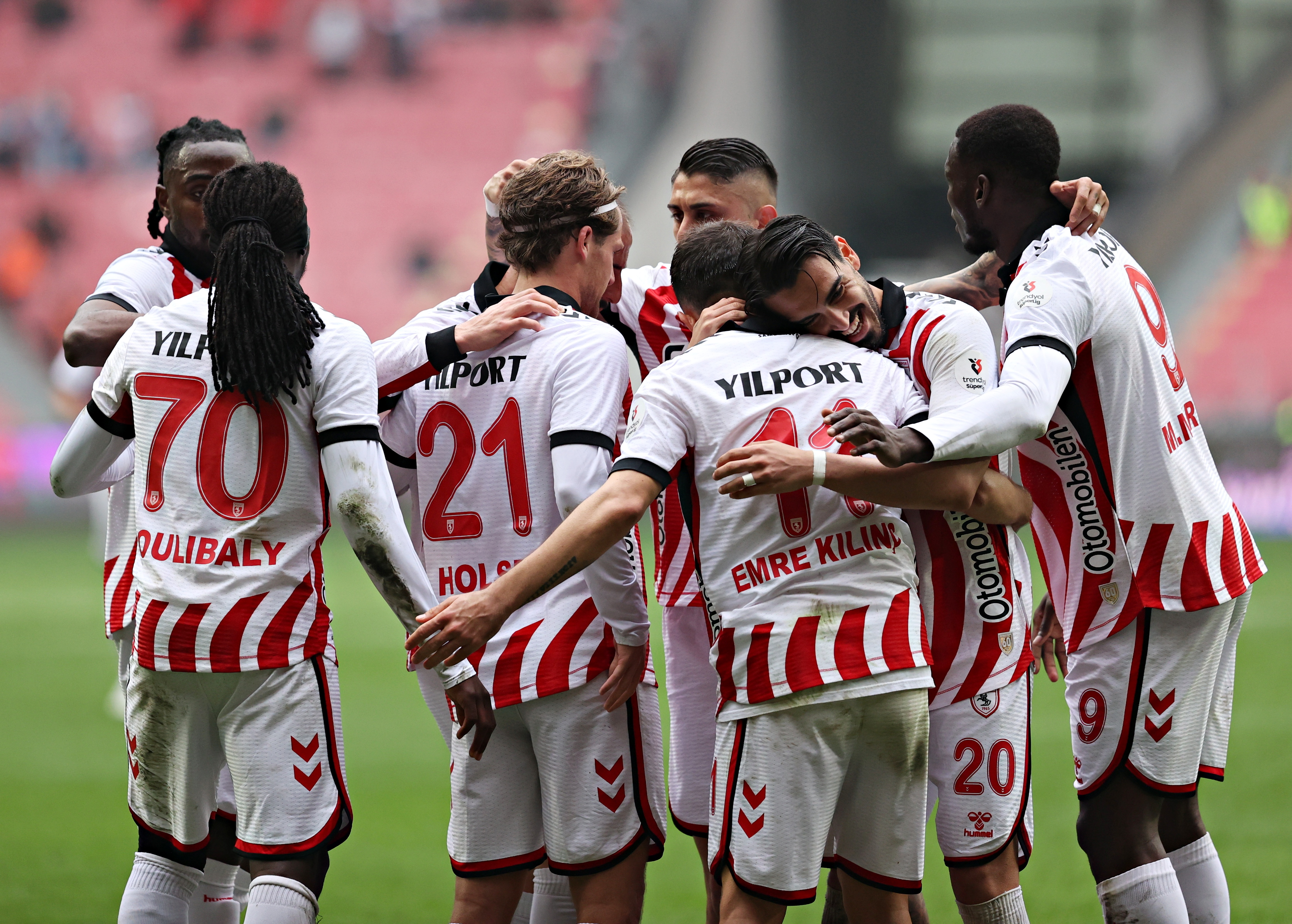 Samsunspor geçen sezonu mumla arıyor