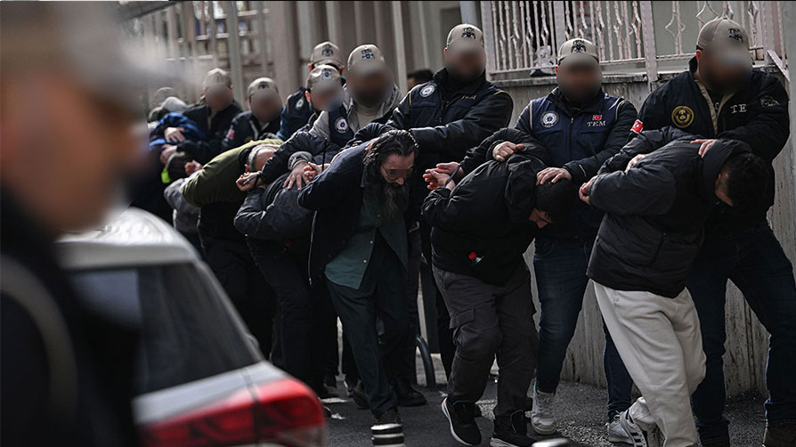 Beşiktaş'taki alçak saldırıda çember daralıyor: Bir şüpheli daha gözaltına alındı