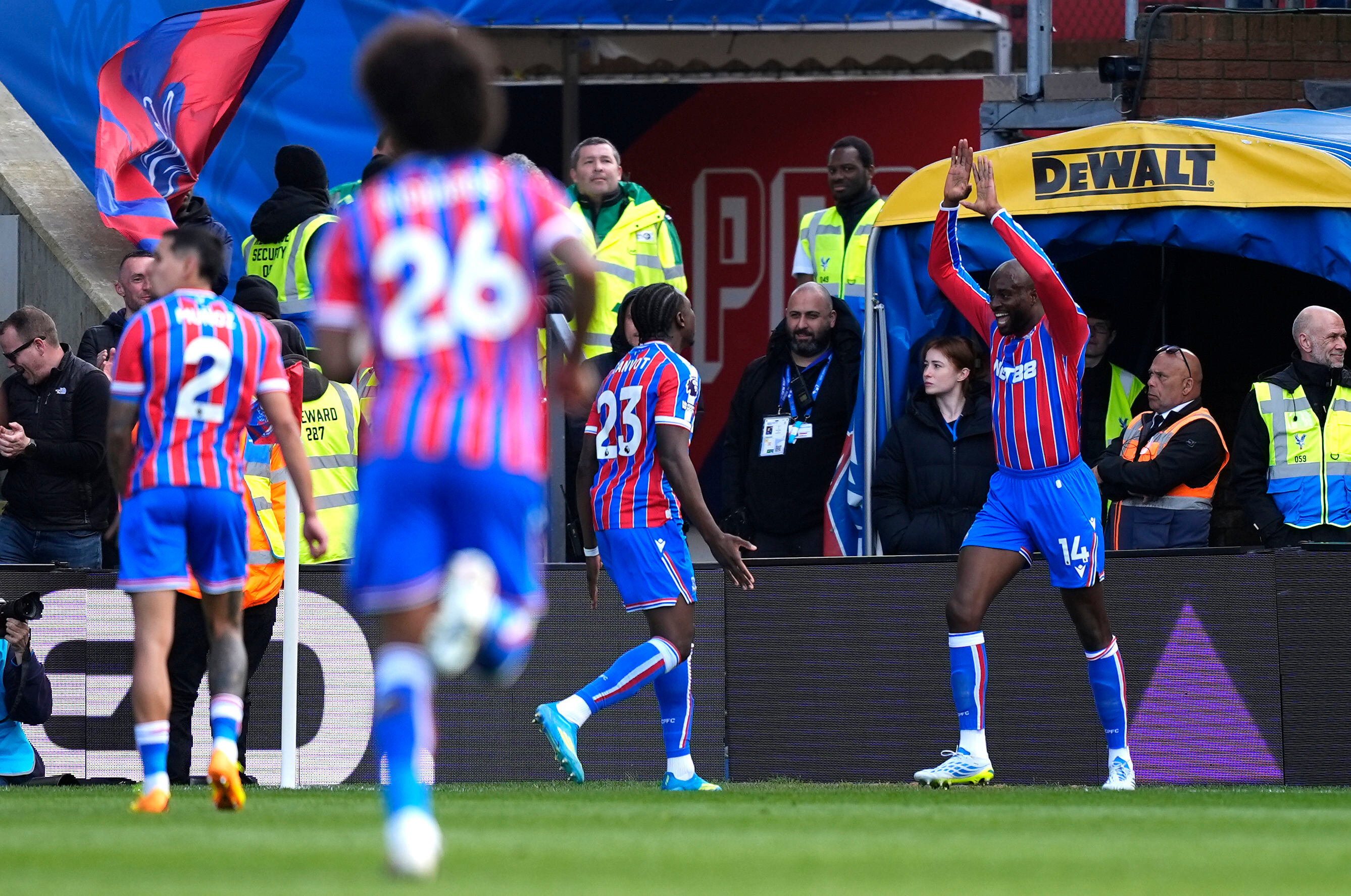 Crystal Palace, Newcastle'ı son dakikada devirdi