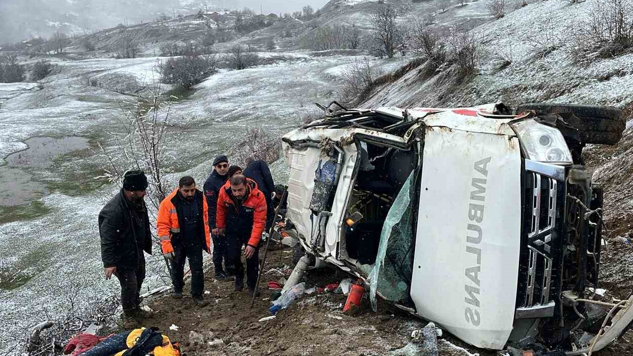 Artvin'de ambulans kazası! Ölü ve yaralılar var