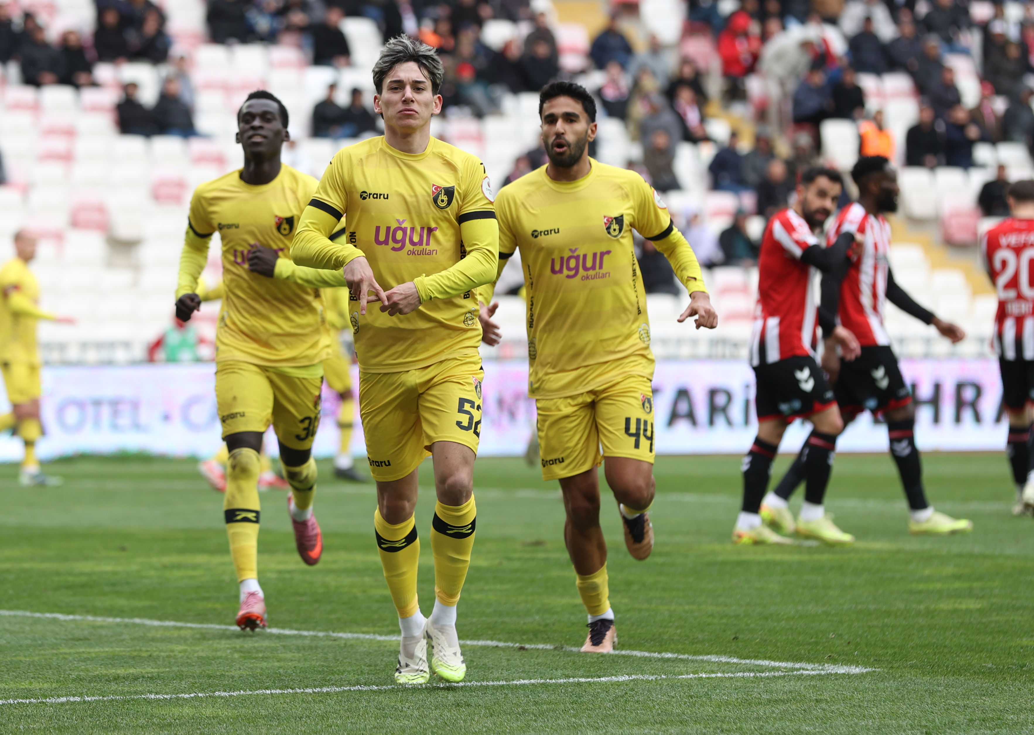 İstanbulspor'dan Sivas'ta kritik zafer! 7 maç sonra galibiyet