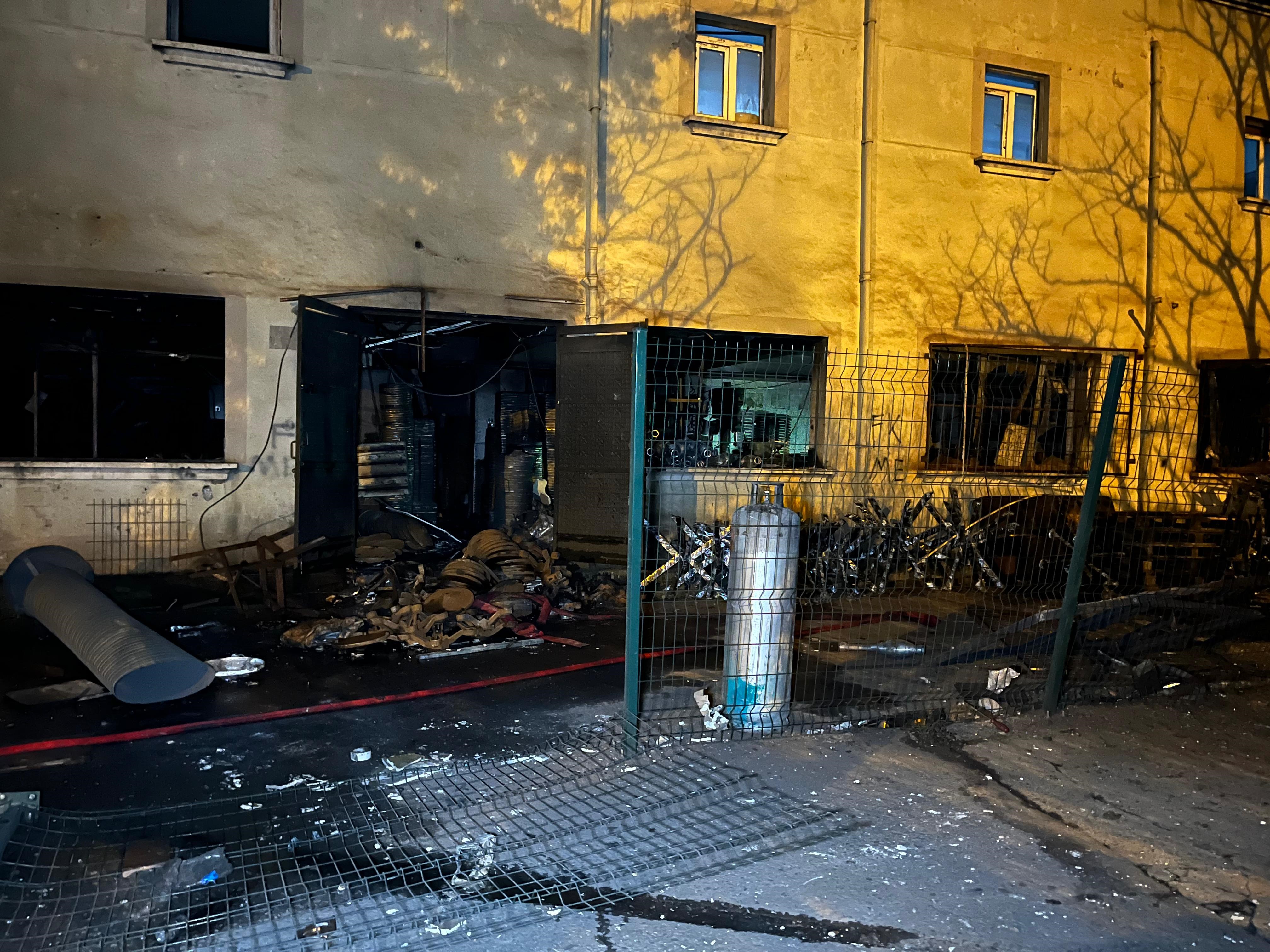 Arnavutköy'de korkutan patlama: 3 işçi yaralandı