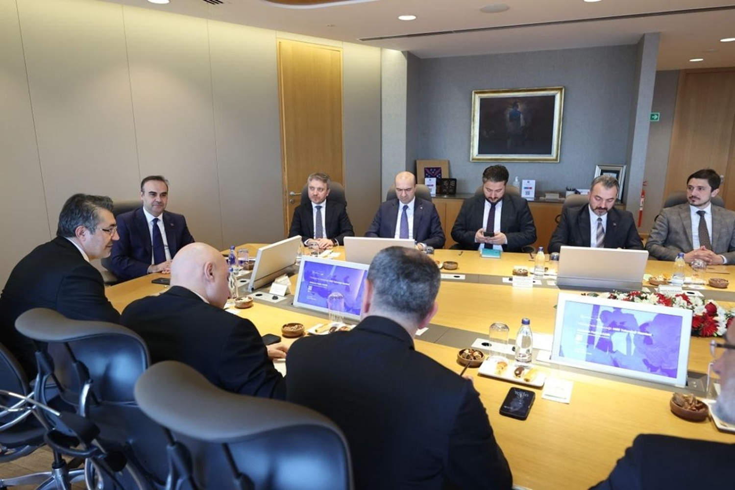 Bakan Kacır: Küresel zorluklara rağmen yatırımları hızlandıracağız