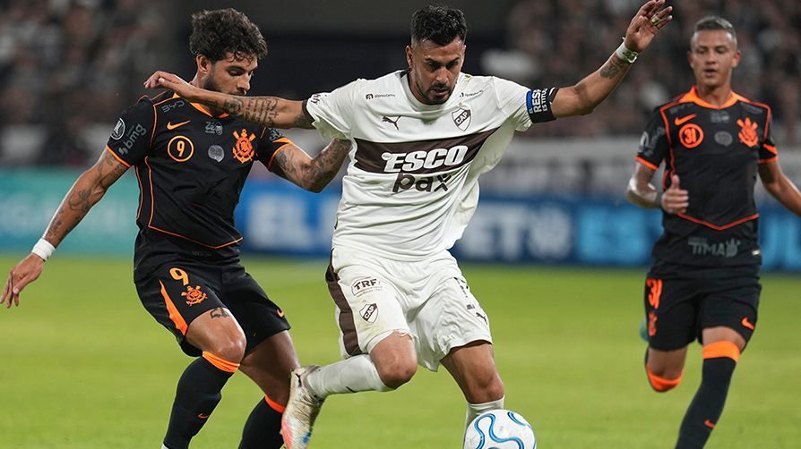 Fenerbahçe'ye İtalyan rakip! Golcü transferine Avrupa engeli