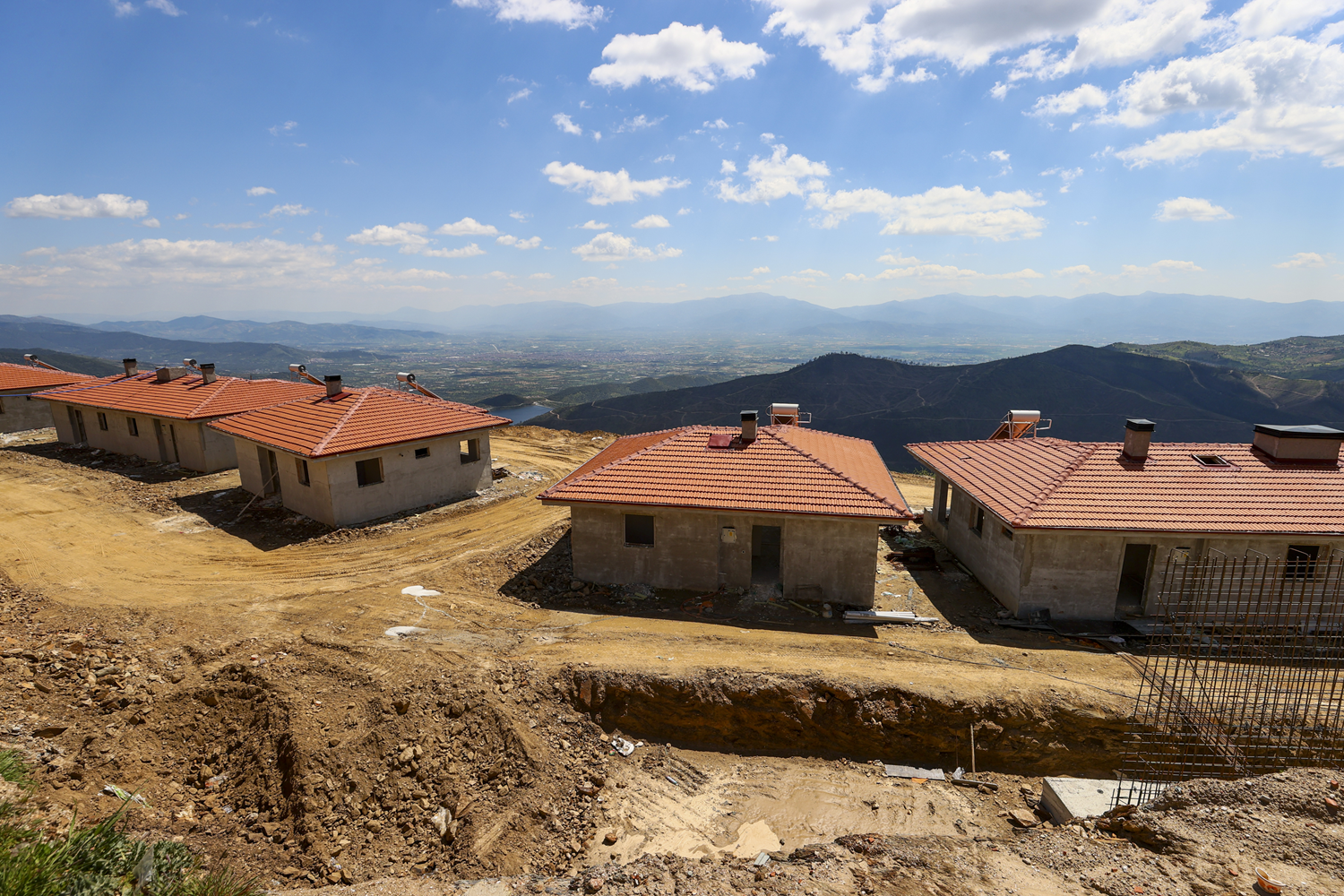 Ödemiş'te yangının yaraları sarılıyor: Teslim için geri sayım başladı