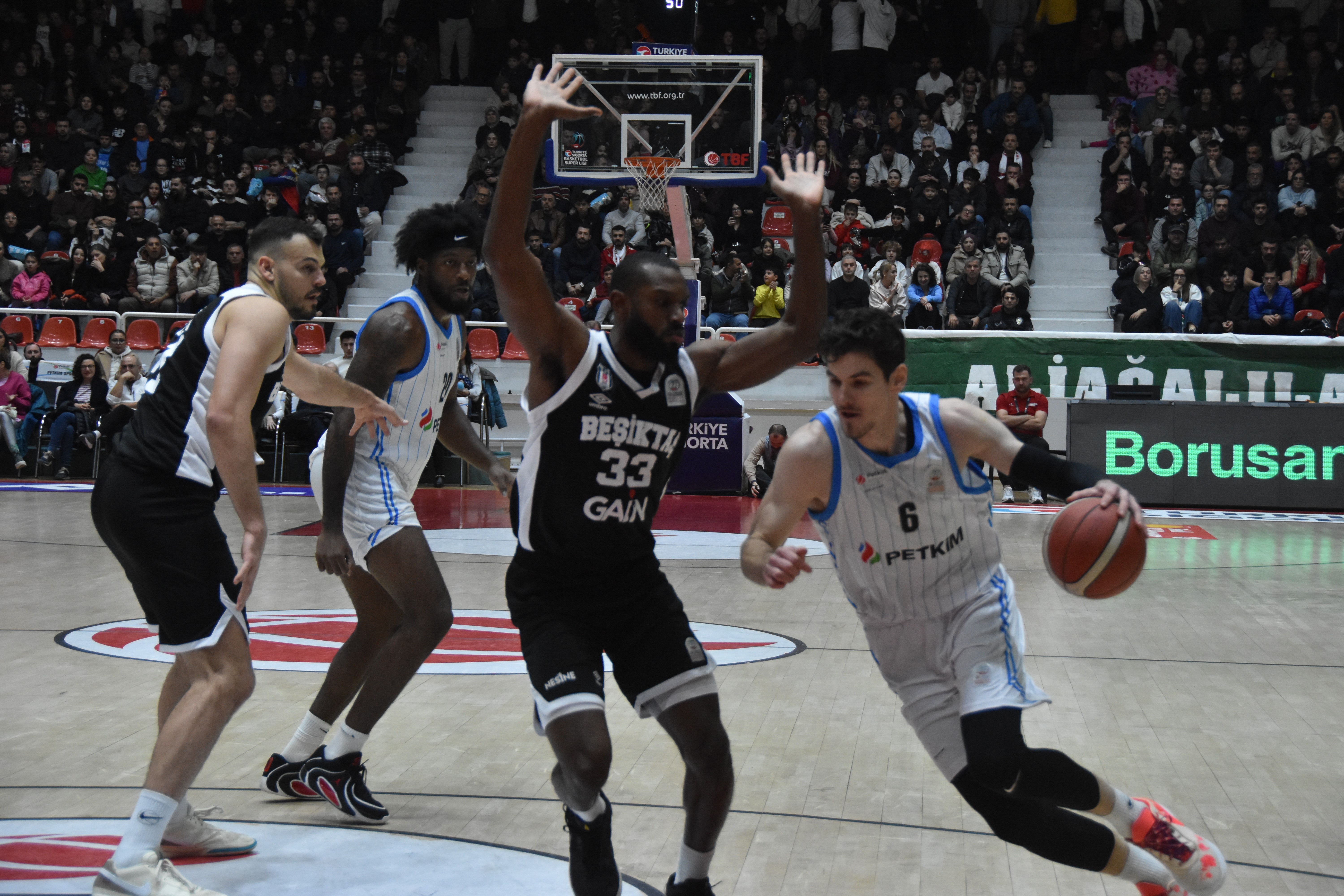 Beşiktaş GAİN-Aliağa Petkimspor maçı ertelendi