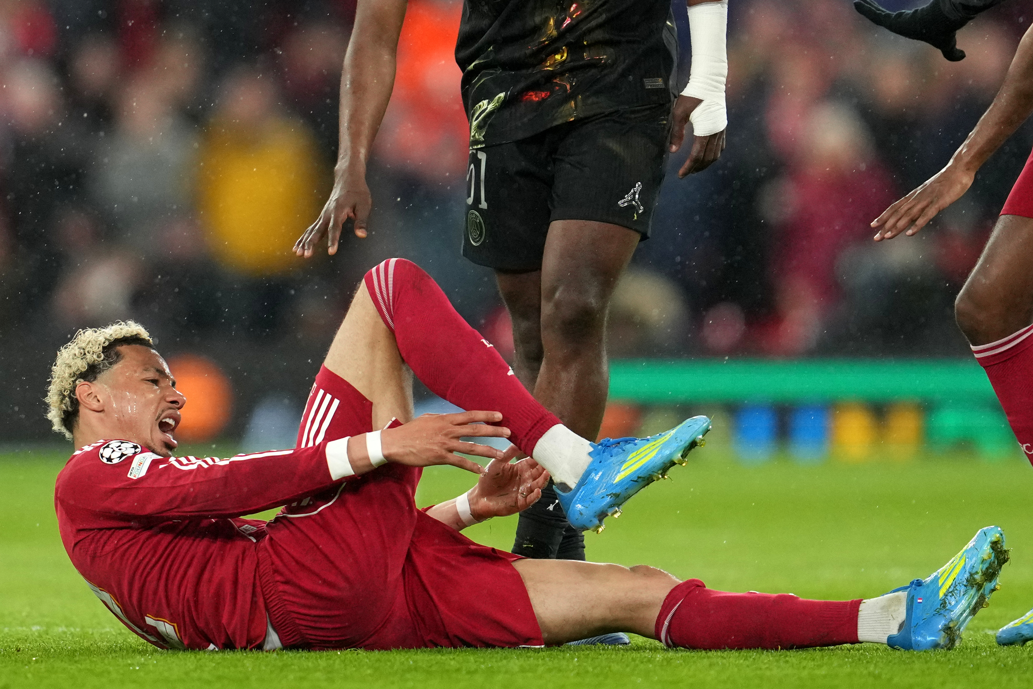 Hugo Ekitike'den kötü haber! Sezonu kapattı