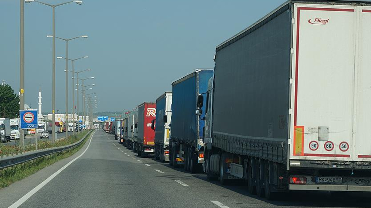 Tırın içinden adeta mağaza çıktı! 3 bin 125 kaçak güneş gözlüğü ele geçirildi