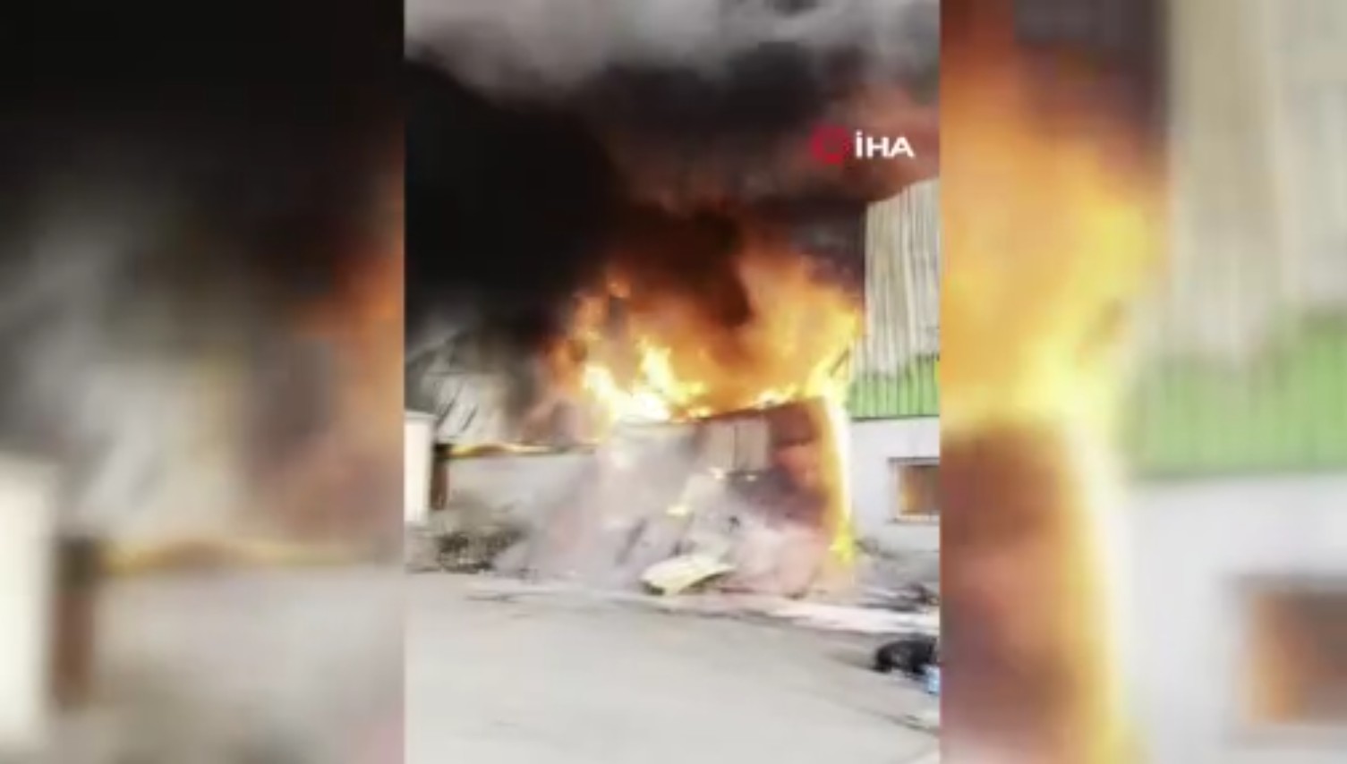 Adana'da geri dönüşüm fabrikasında yangın! Patlama sesleri geliyor