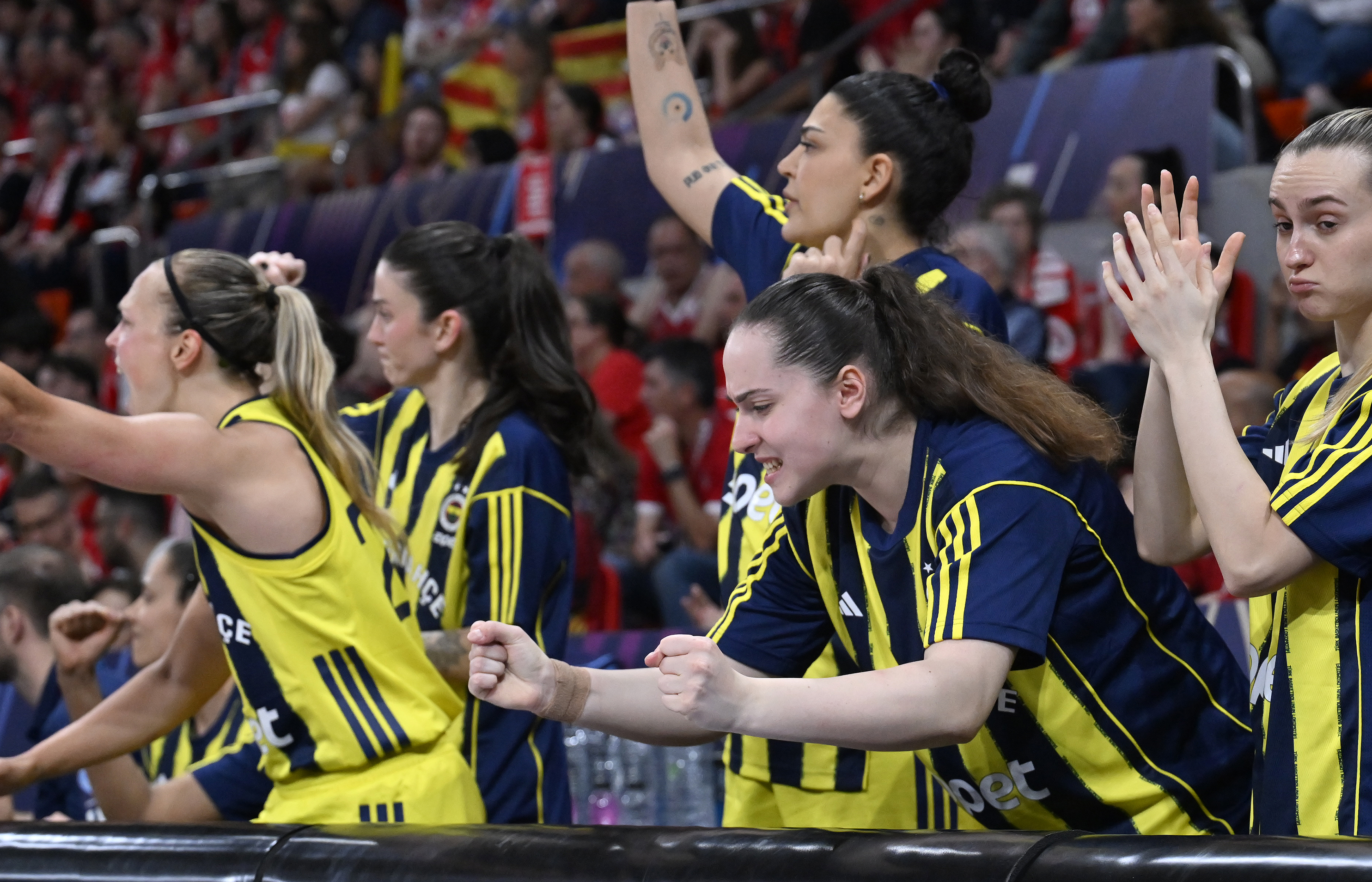 Sarı-lacivertlilerden büyük zafer... Fenerbahçe Opet, finalde!