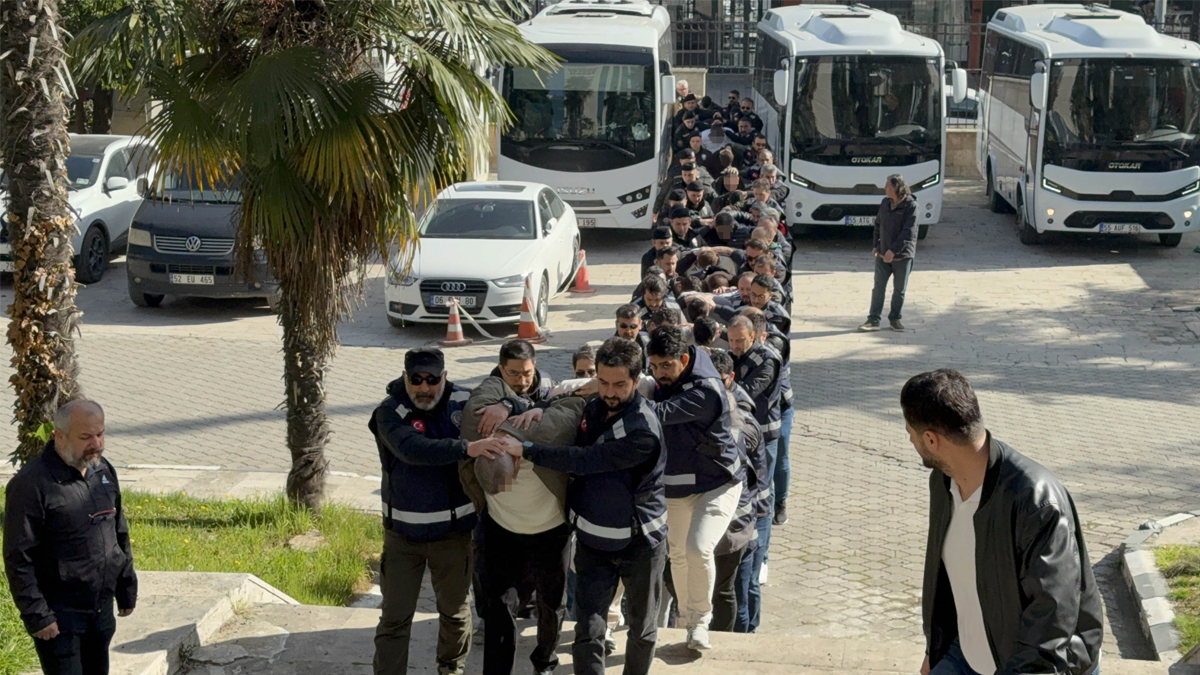 Suç makinesi gibi örgüte darbe! 47 adrese eş zamanlı baskın düzenlendi