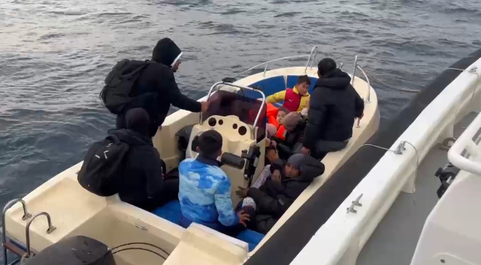6'sı çocuk 13 düzensiz göçmen yakalandı