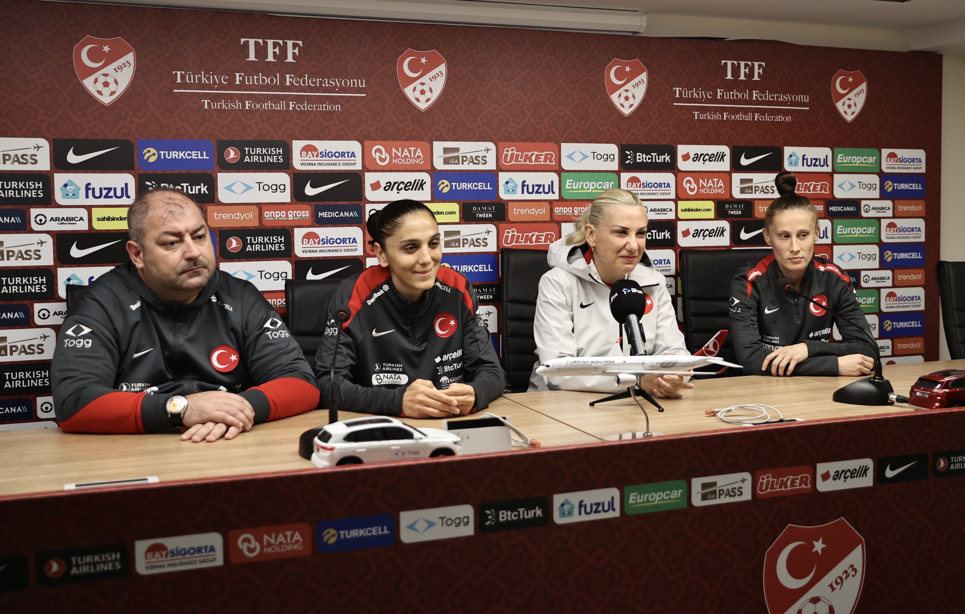 A Milli Kadın Futbol Takımı, İsviçre maçına hazır