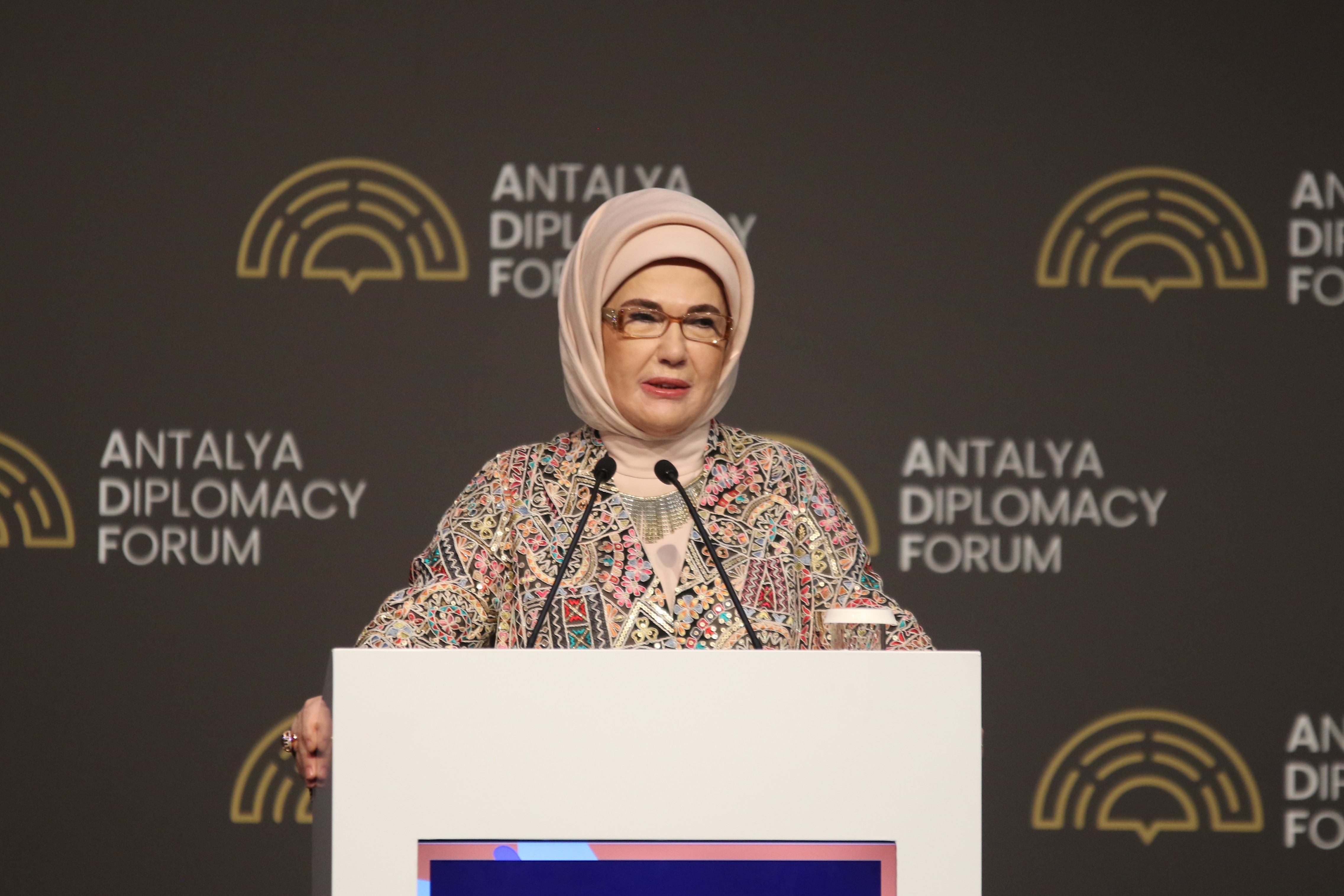 Emine Erdoğan'dan çağrı: El ele verip Filistin'i inşa edelim
