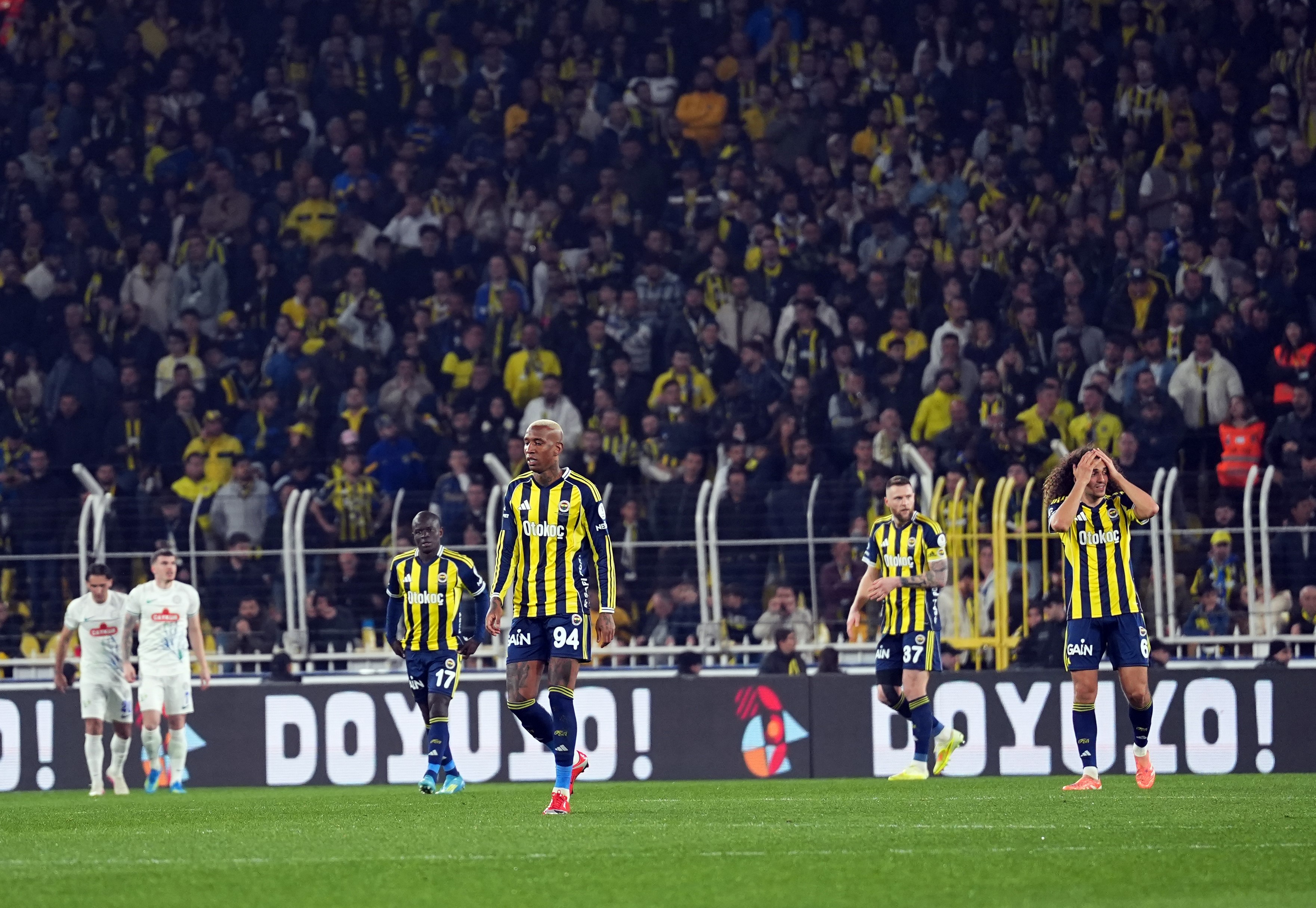 Fenerbahçe'den derbi öncesi kritik puan kaybı