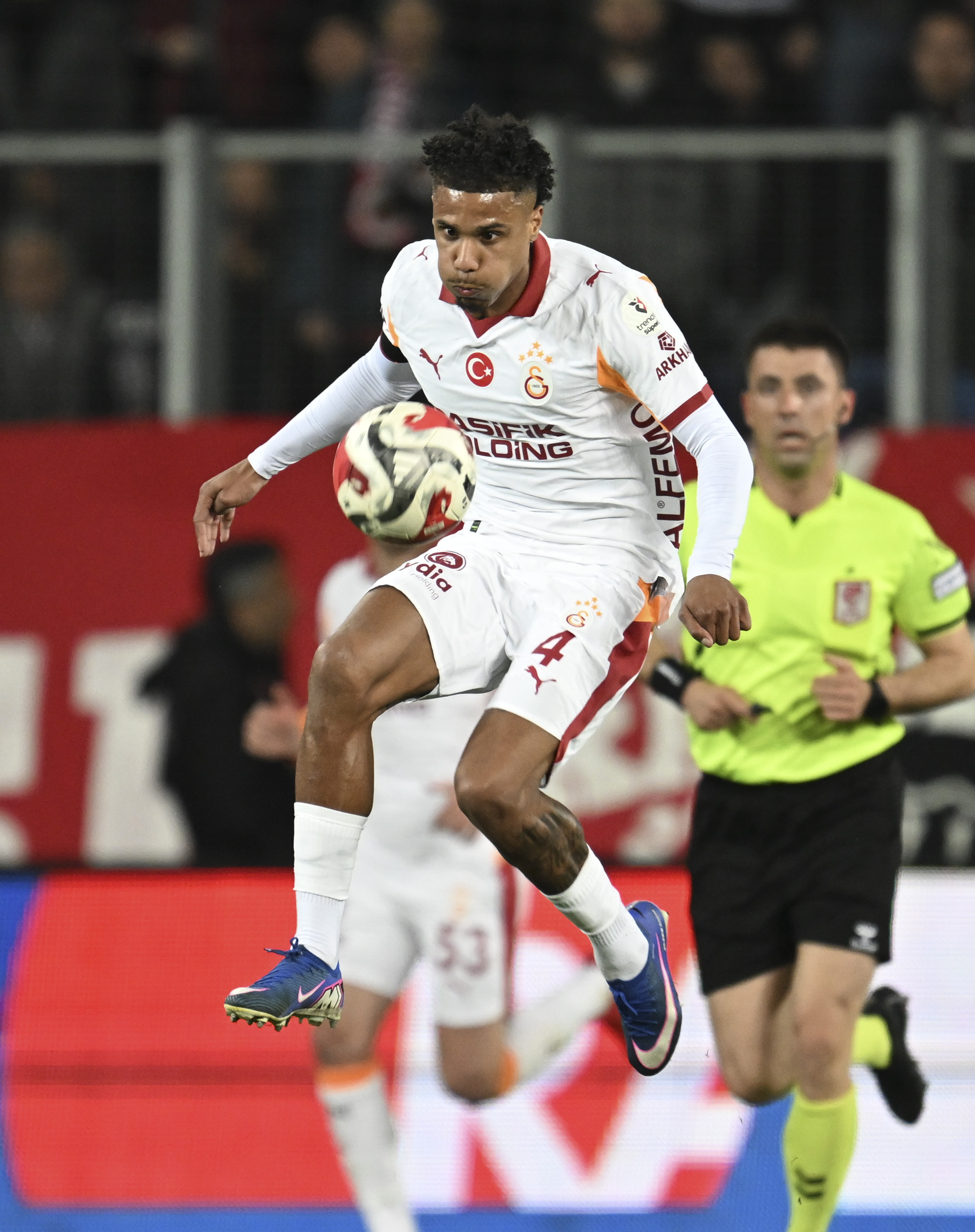 Ismail Jakobs: Derbide biz daha rahat olacağız