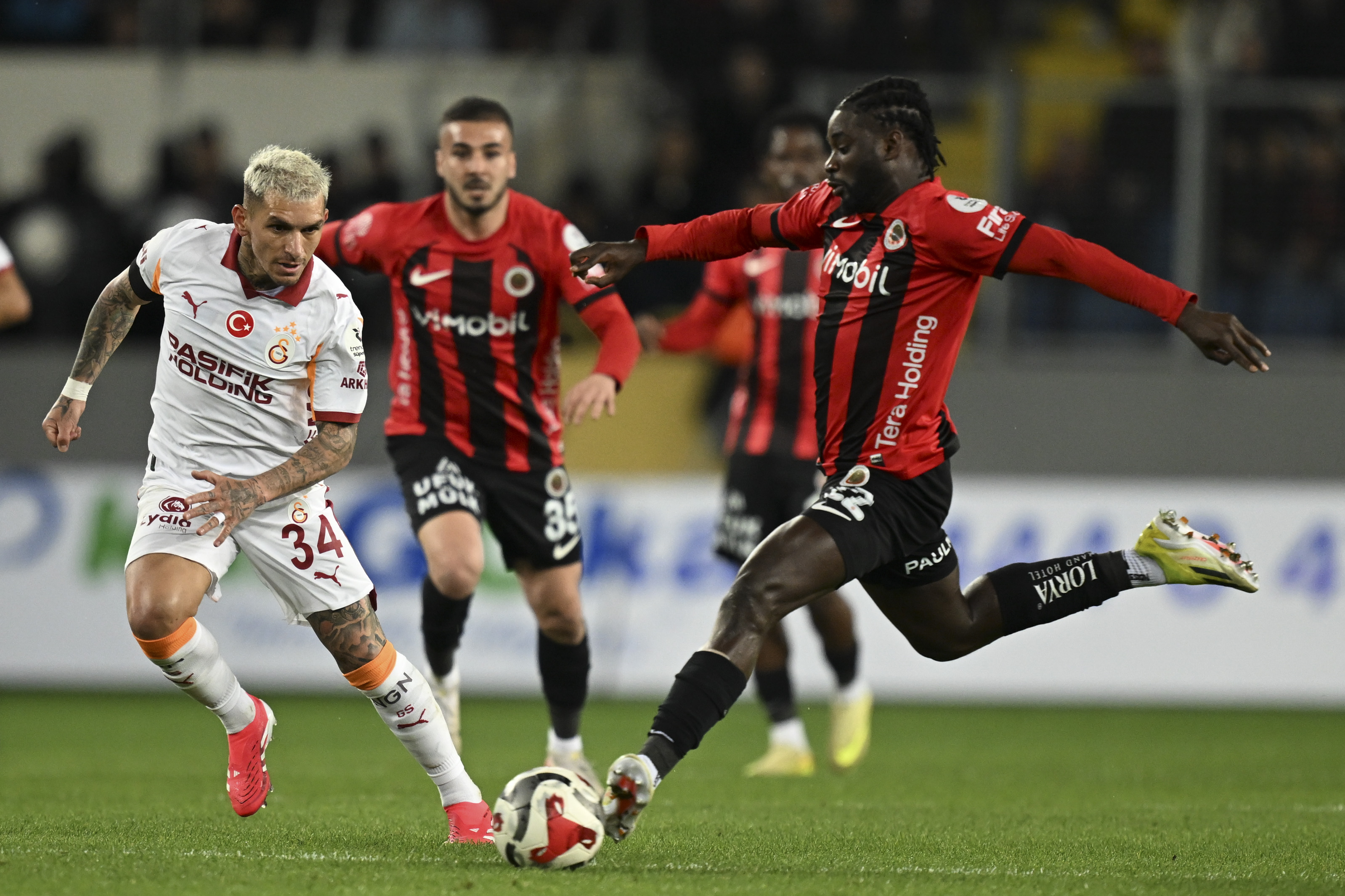 Lucas Torreira: Biz daha rahat taraf olabiliriz derbide