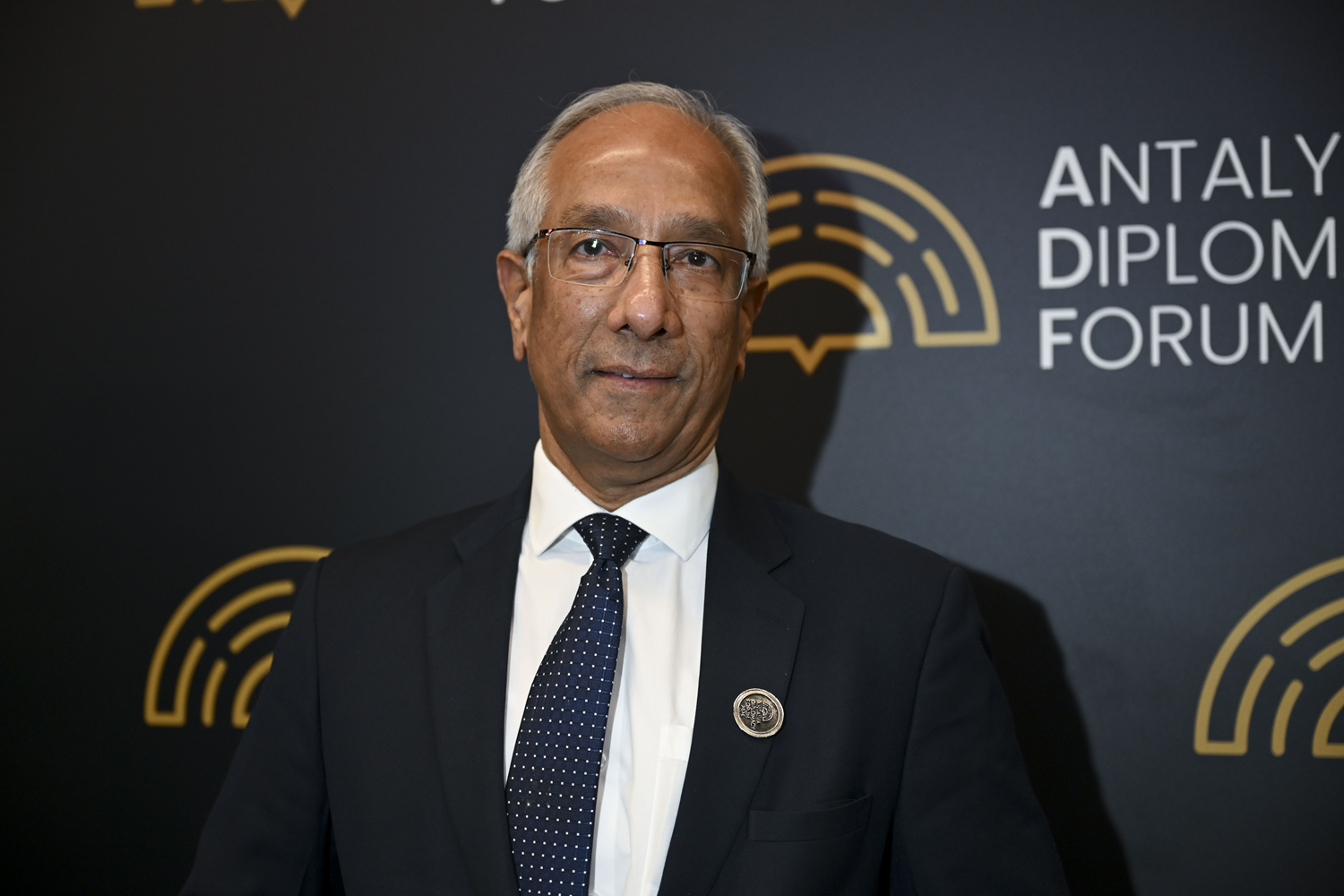 Ankara'nın hamlelerinden övgüyle bahsetti: Türkiye tüm kıta ülkelerine fırsat sunuyor