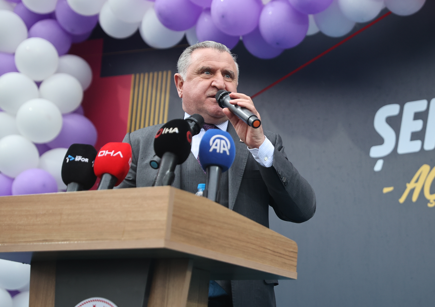 Bakan Bak: Sporun iyileştirici gücünü kullanmamız lazım