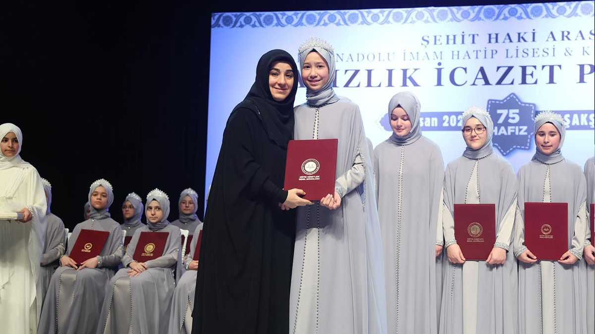 Başakşehir'de 75 hafız törenle icazetlerini aldı