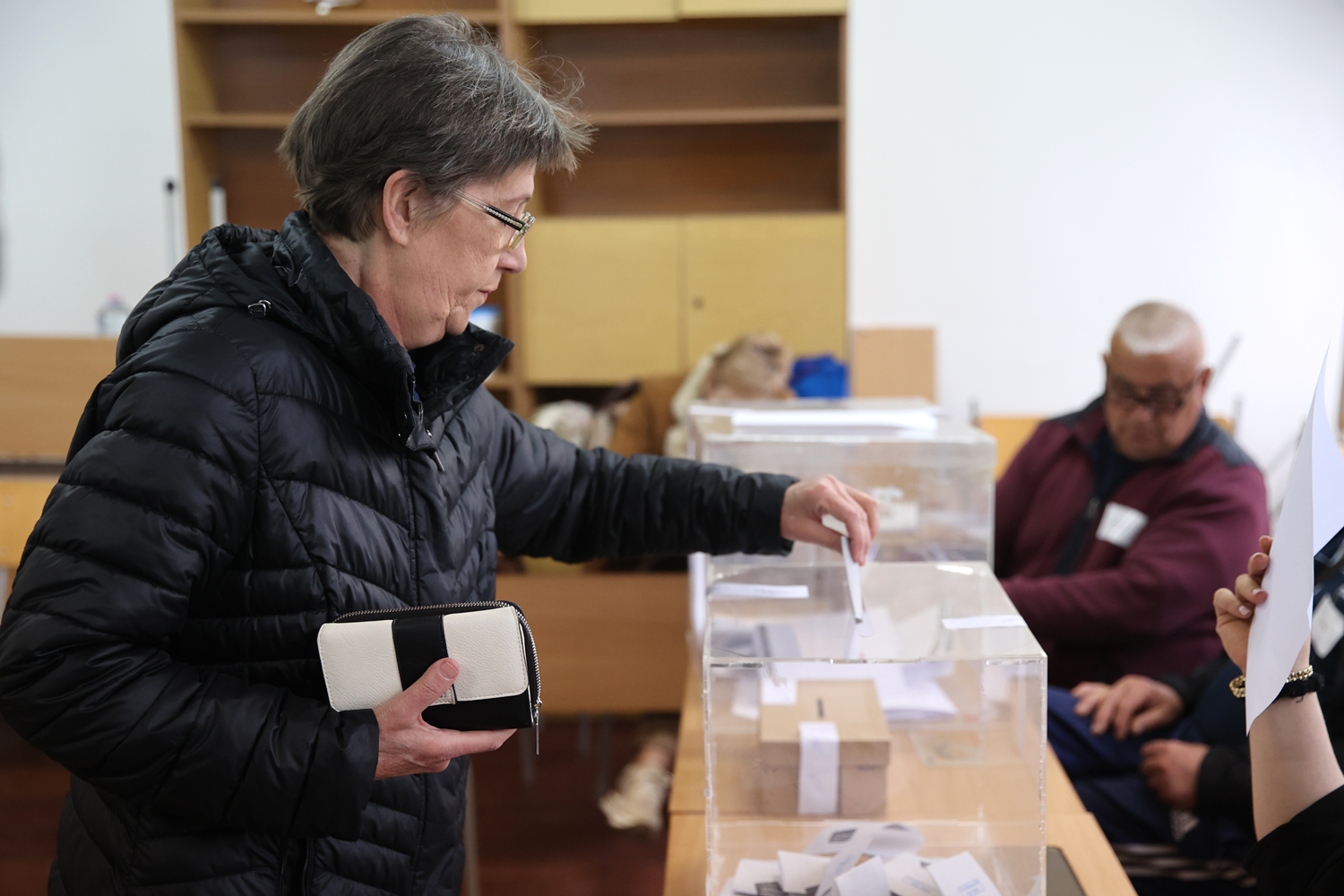 Bulgaristan 5 yılda 8. kez sandık başında: Oy verme işlemi başladı