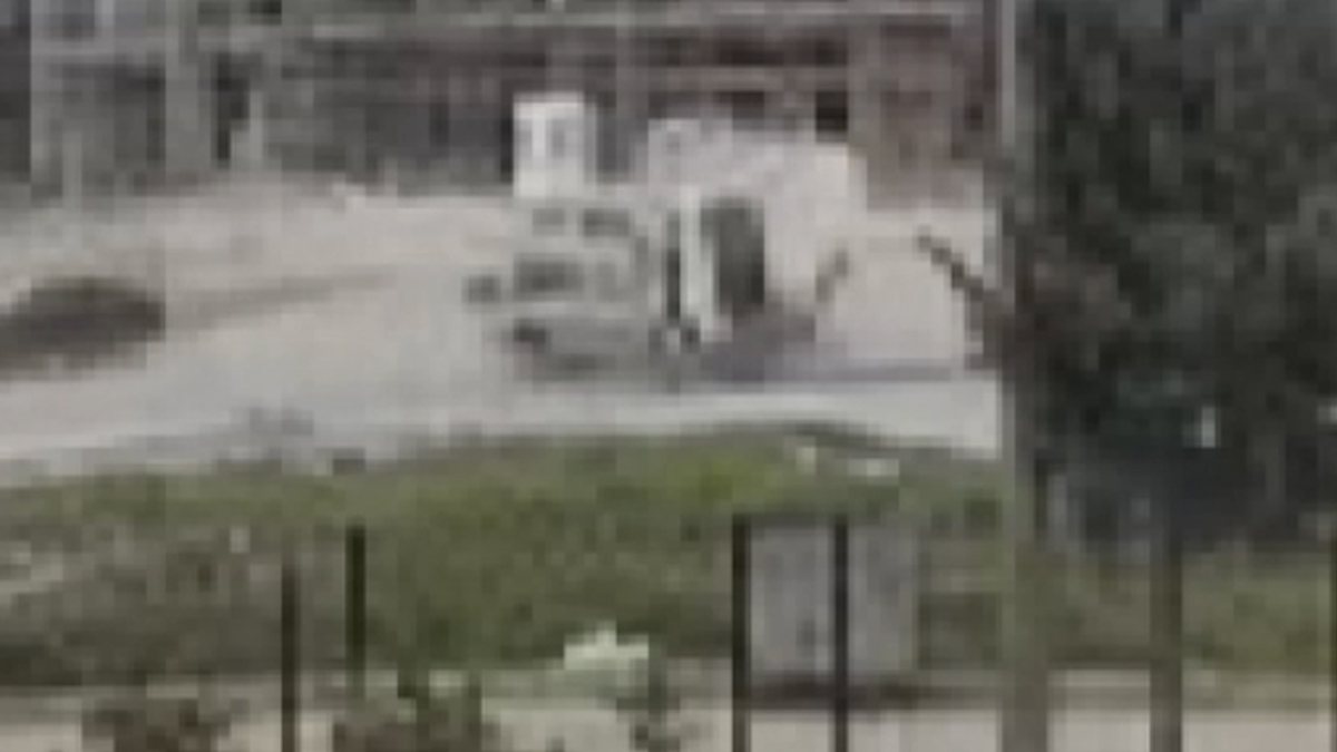 Kavşaktaki çarpışma ters döndürdü: Takla atan araçtan burnu bile kanamadan çıktı