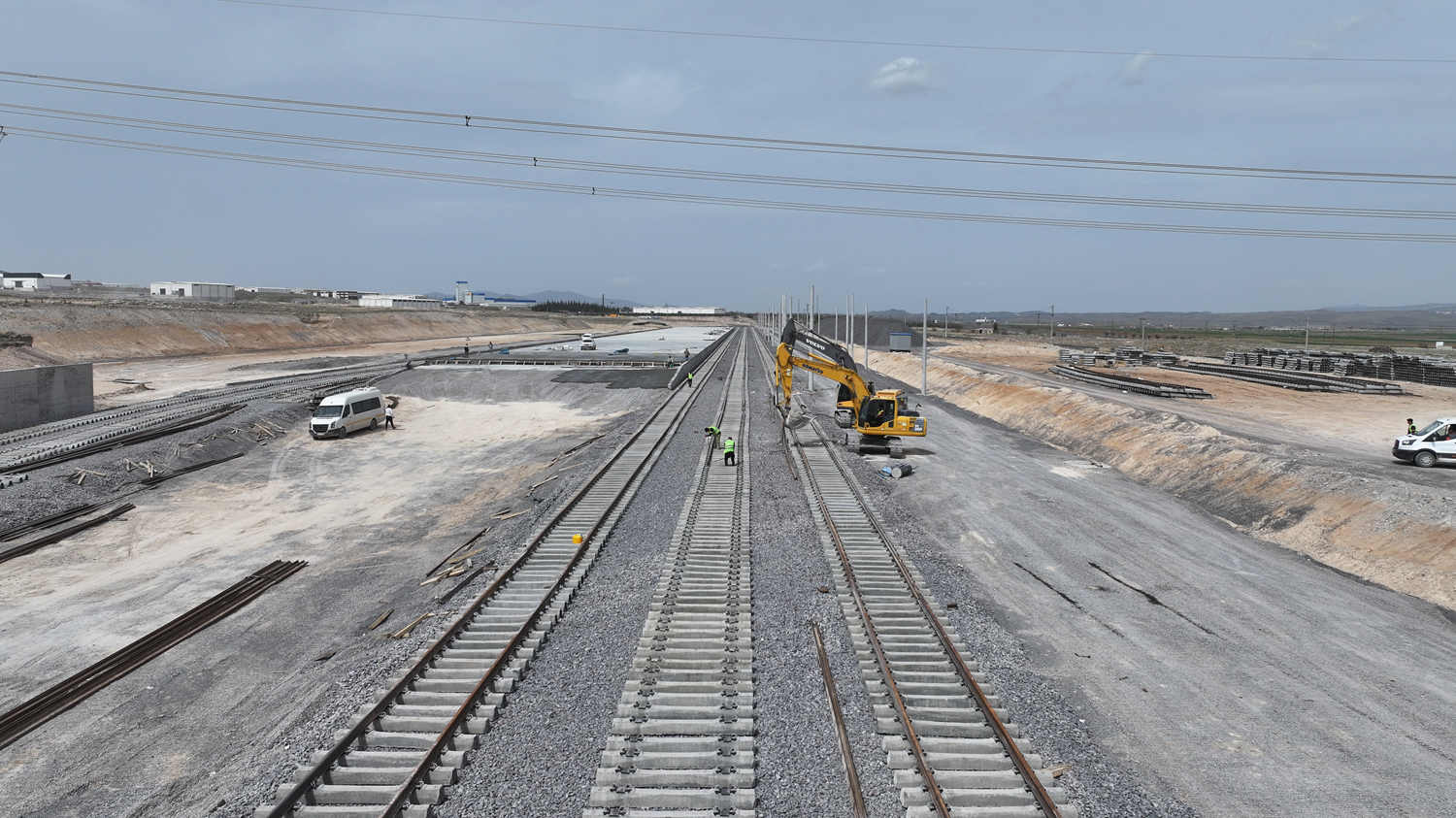 Maliyetleri yarıya düşürecek! Dev demir yolu lojistik merkezi tamamlanmak üzere
